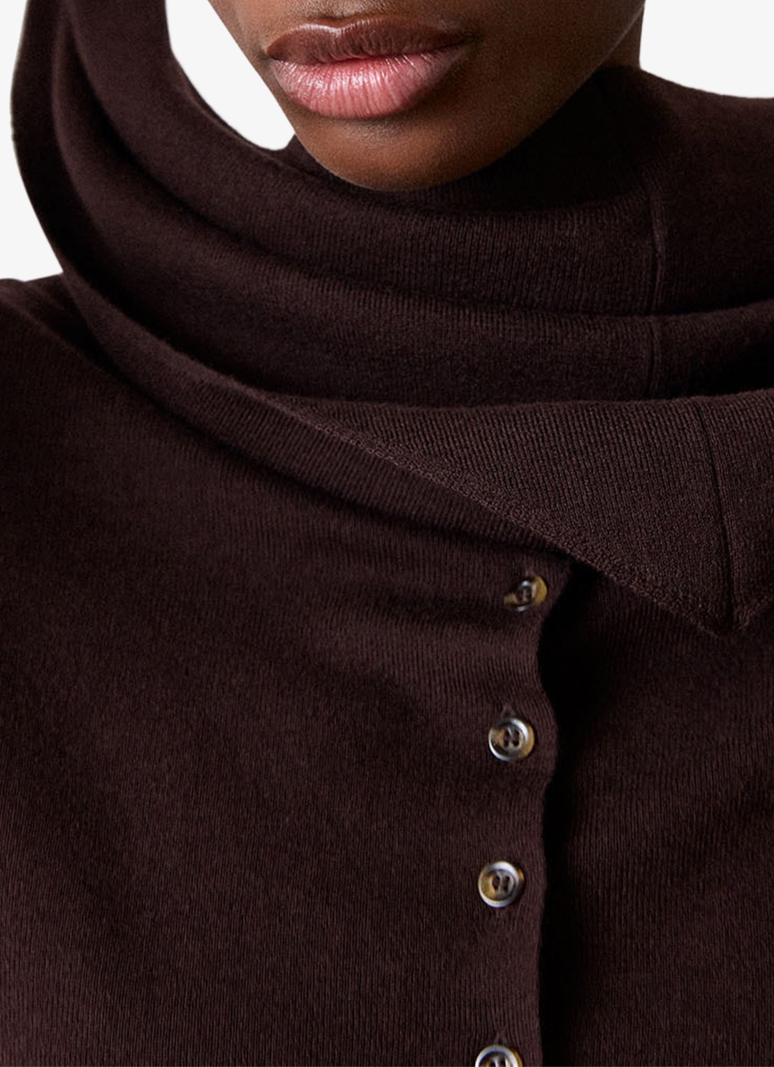 Whistles Fijngebreid vest met sjaalkraag - detail 2 donkerbruin