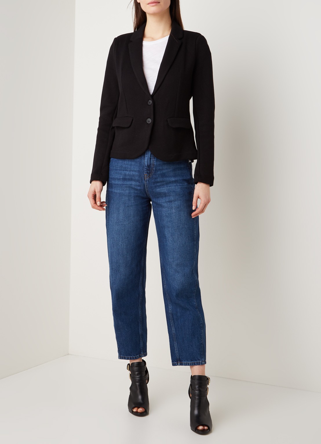 Whistles Fijngebreide blazer met klepzakken - voorkant 4 zwart