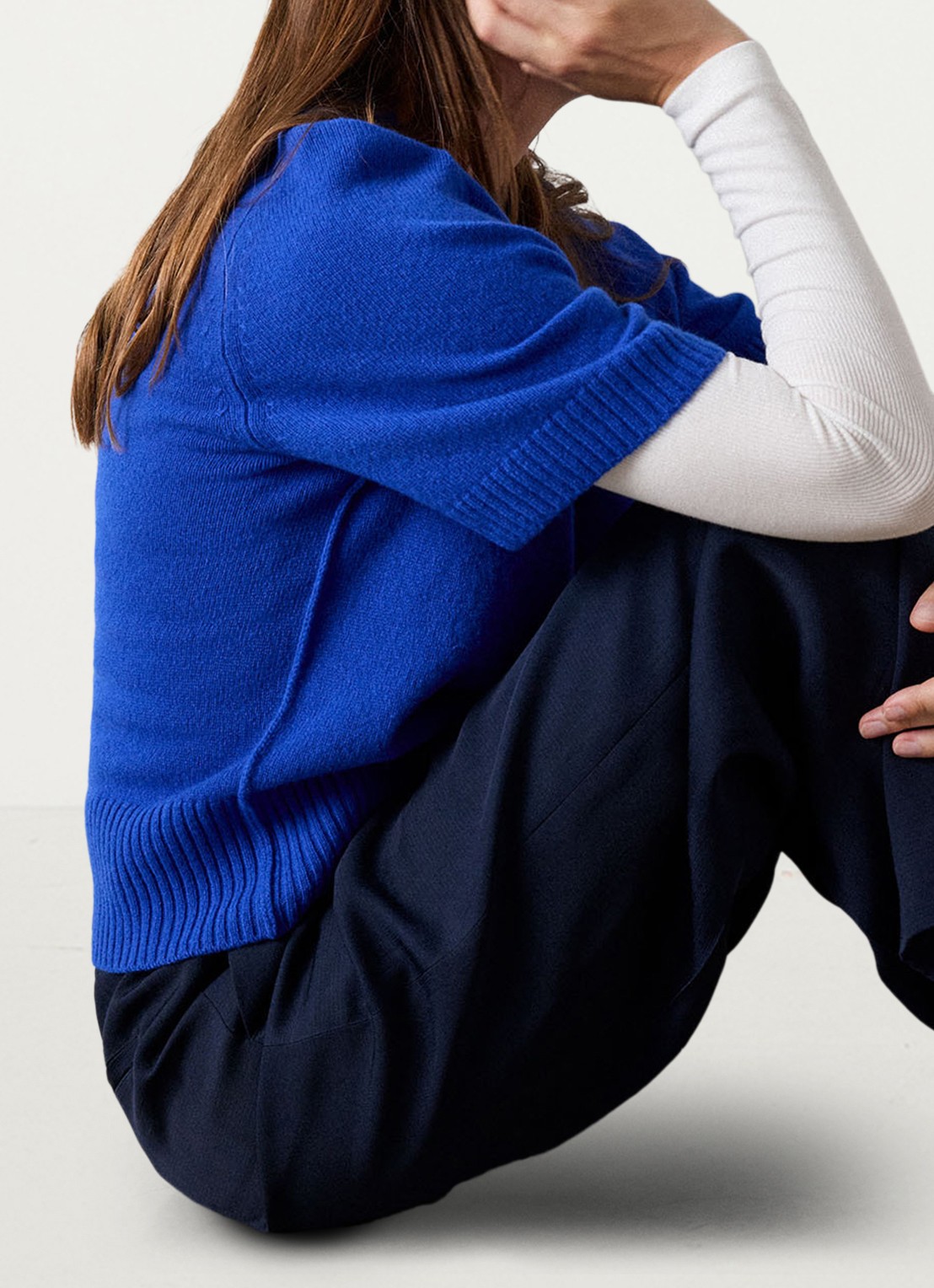 Whistles Fijngebreide trui van wol met ribdetails - detail 5 kobaltblauw