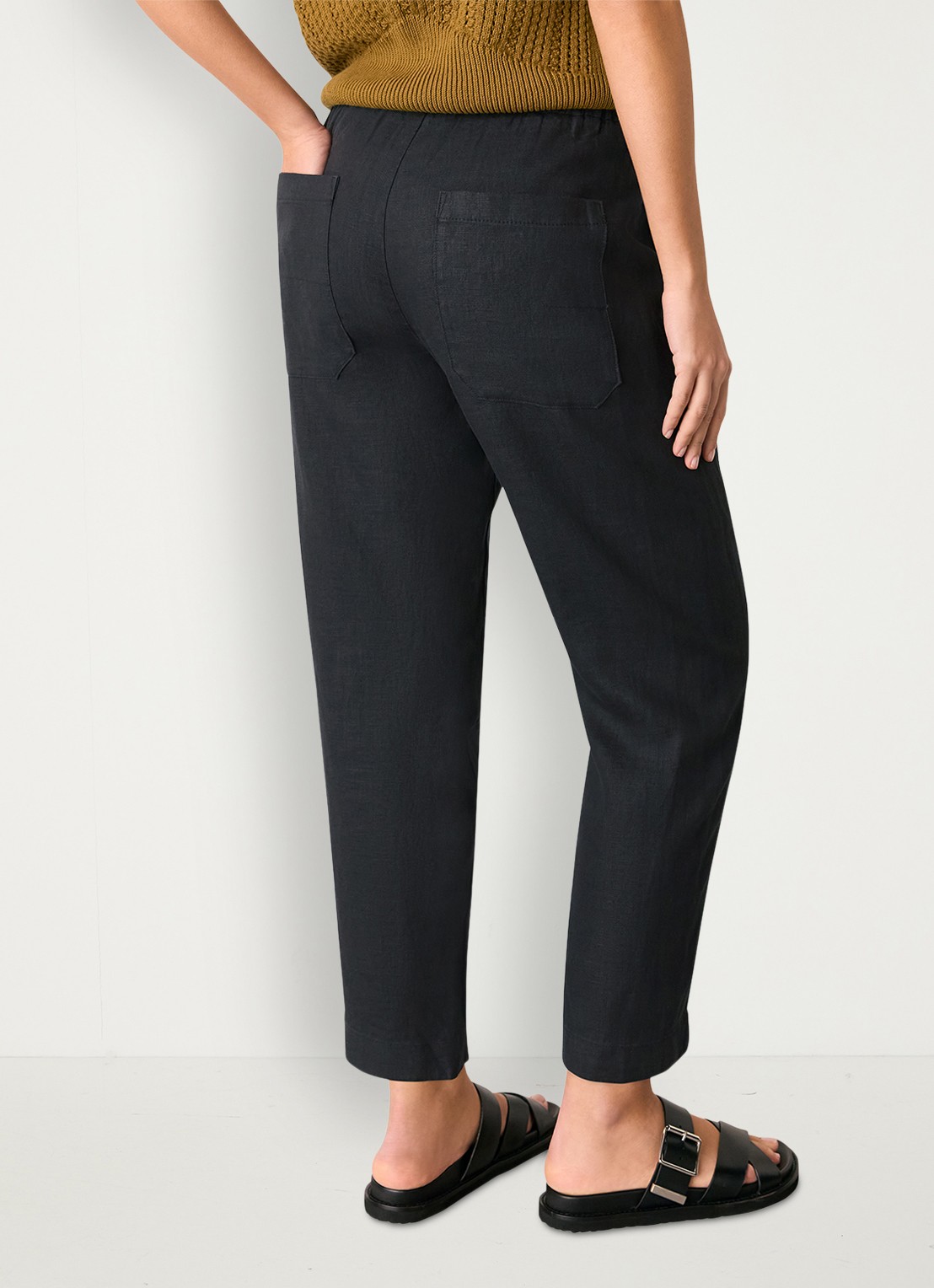 Whistles High waist tapered fit broek van linnen met steekzakken - achterkant zwart