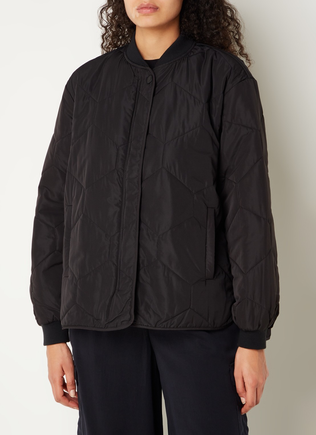 Whistles Ida oversized gewatteerd jack met quilt patroon - detail 4 zwart