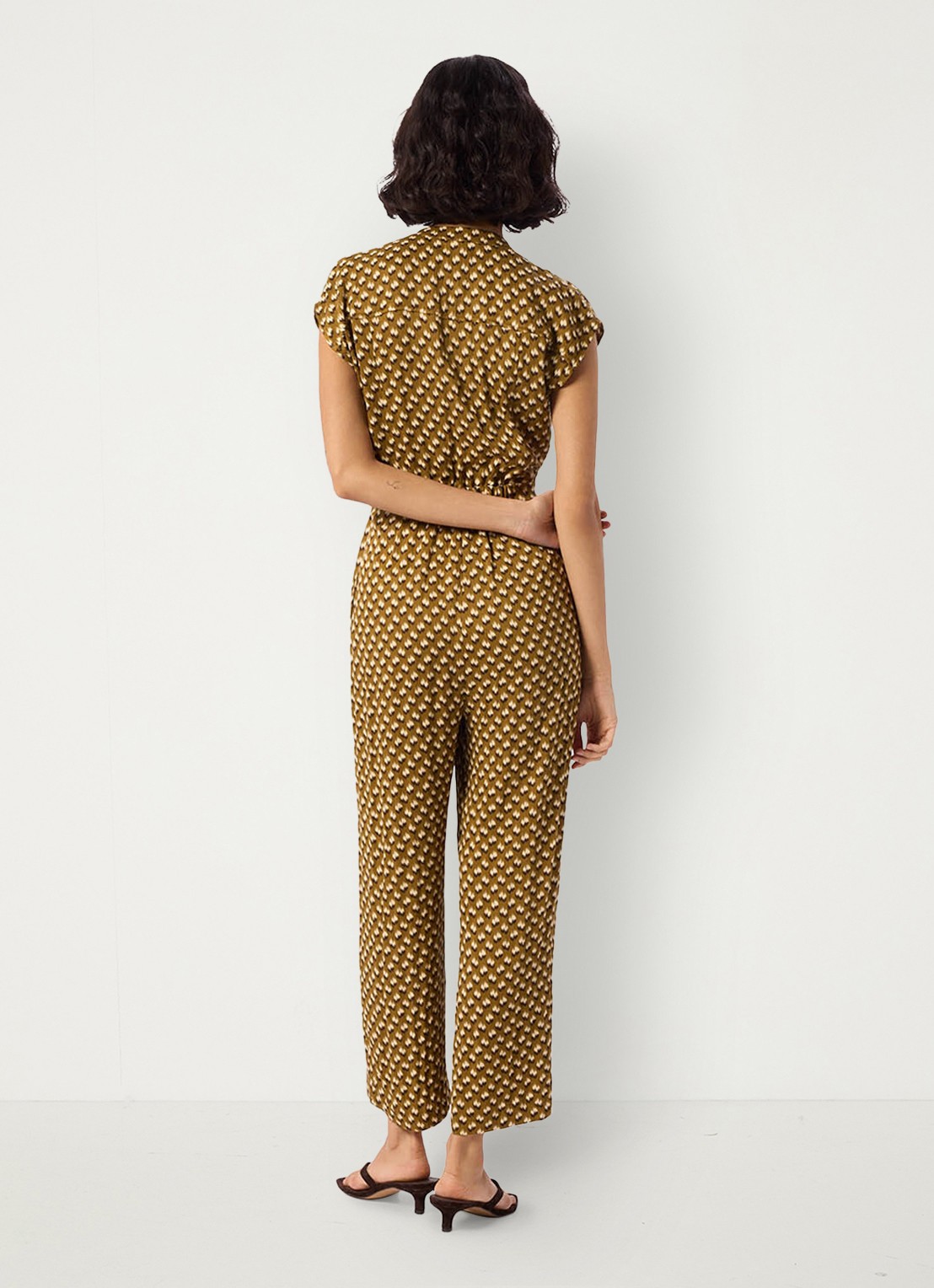 Whistles Ikat straight fit jumpsuit met grafische print - achterkant bronsgroen