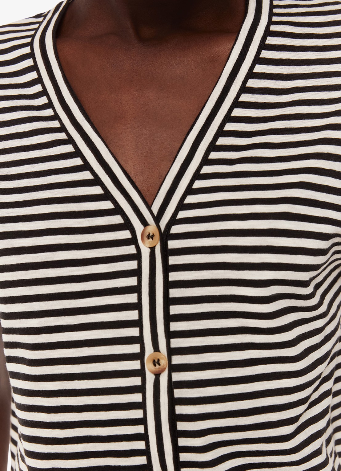 Whistles Jilly top met streepprint en V-hals - detail 3 zwart