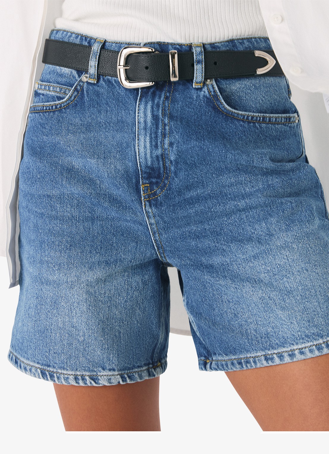 Whistles Mid waist straight fit korte broek van denim - detail denim