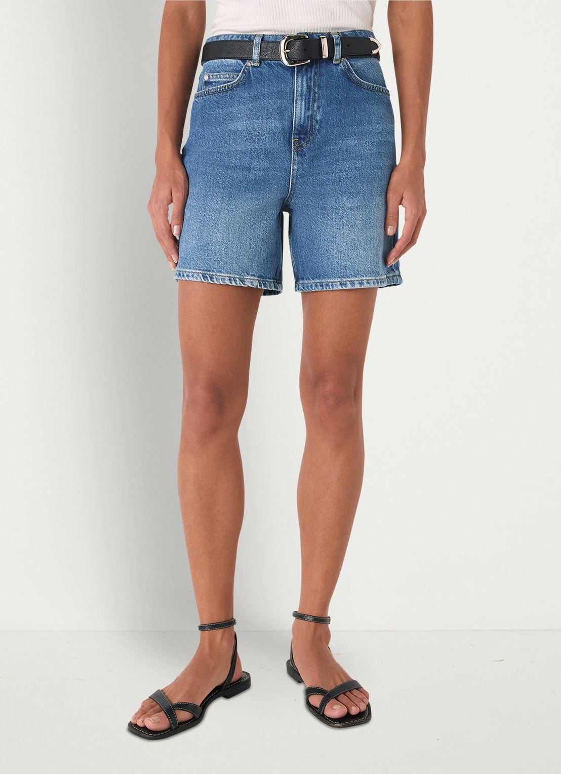 Whistles Mid waist straight fit korte broek van denim - voorkant 3 denim