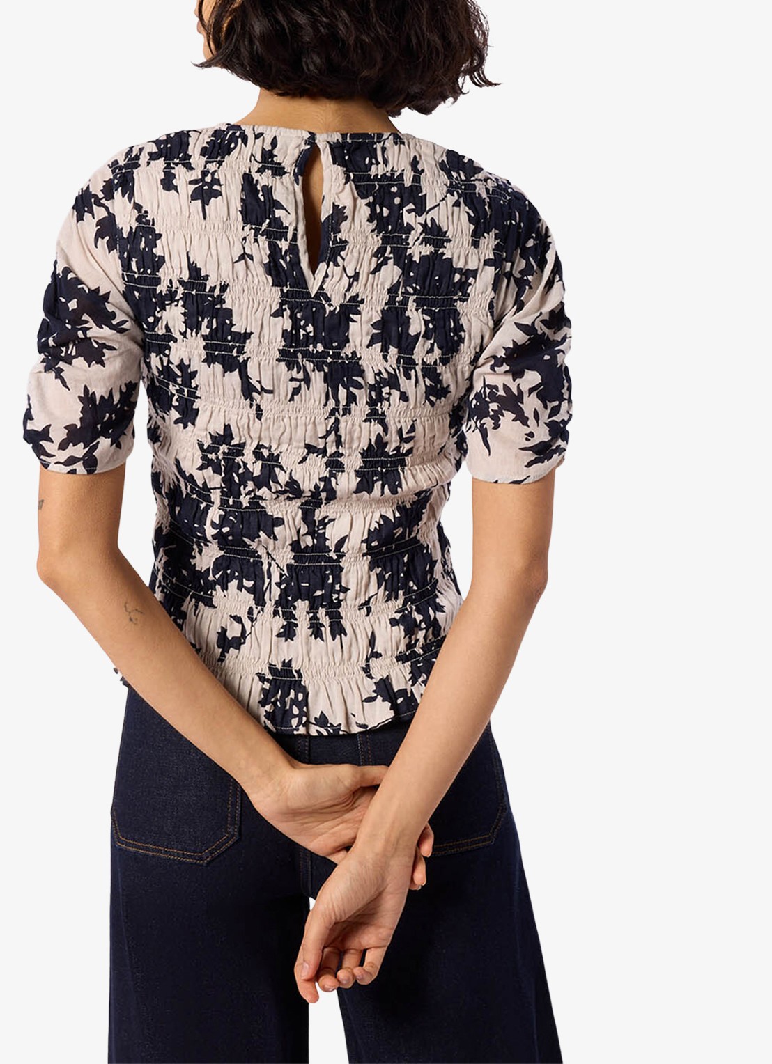 Whistles Shadow Floral blouse met bloemenprint en smockwerk - achterkant ivoor