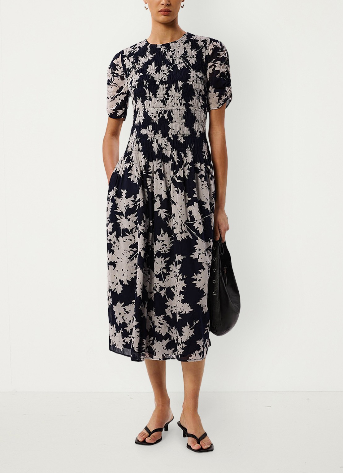 Whistles Shadow Floral midi jurk met bloemenprint en smockwerk - voorkant 2 ivoor