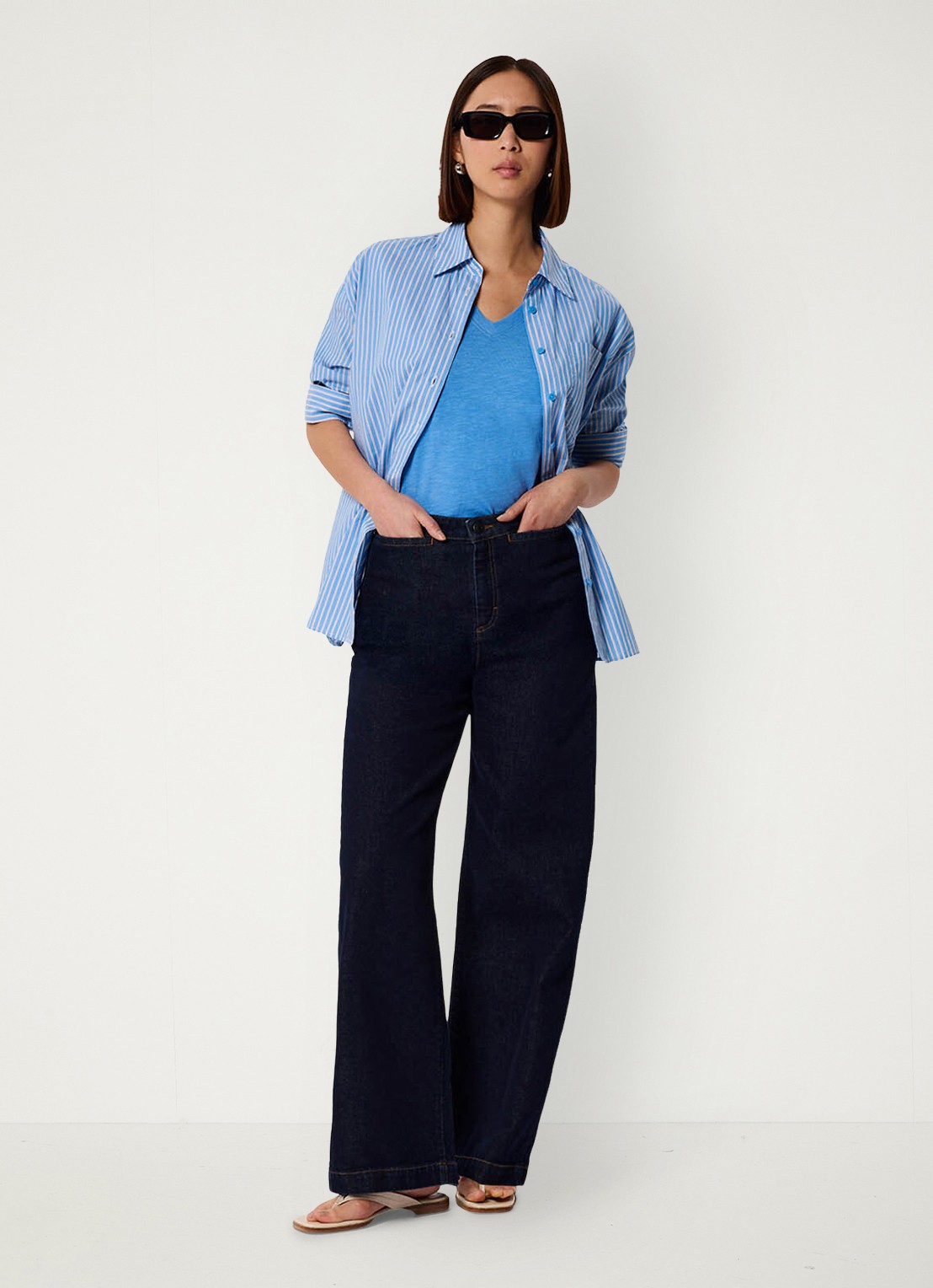 Whistles T-shirt met V-hals - voorkant 2 blauw