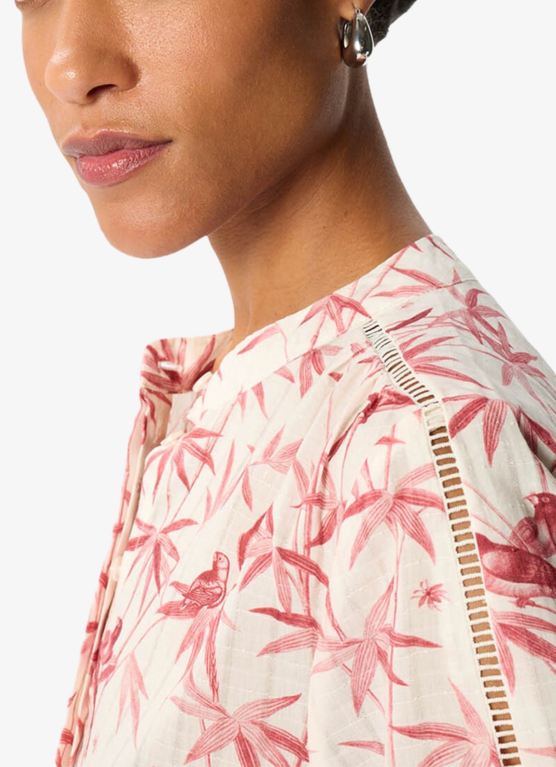 Whistles Tropical Print blouse met opengewerkt detail - detail 4 donkerroze