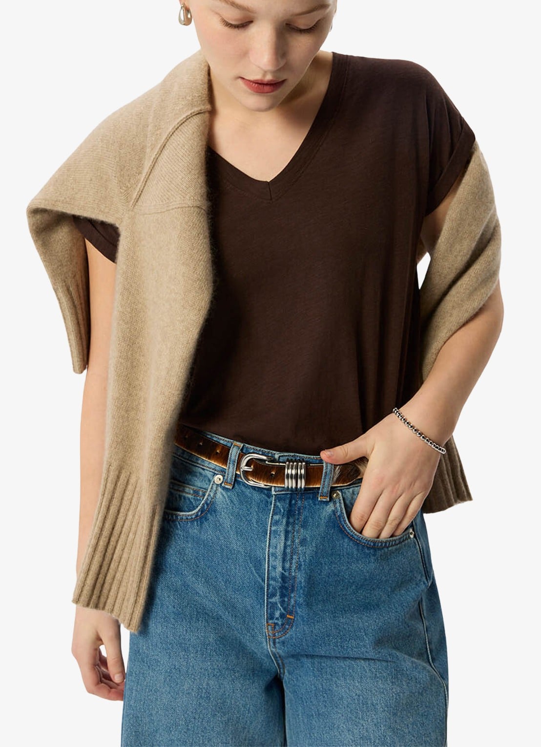 Whistles Willa T-shirt met V-hals - detail 3 donkerbruin