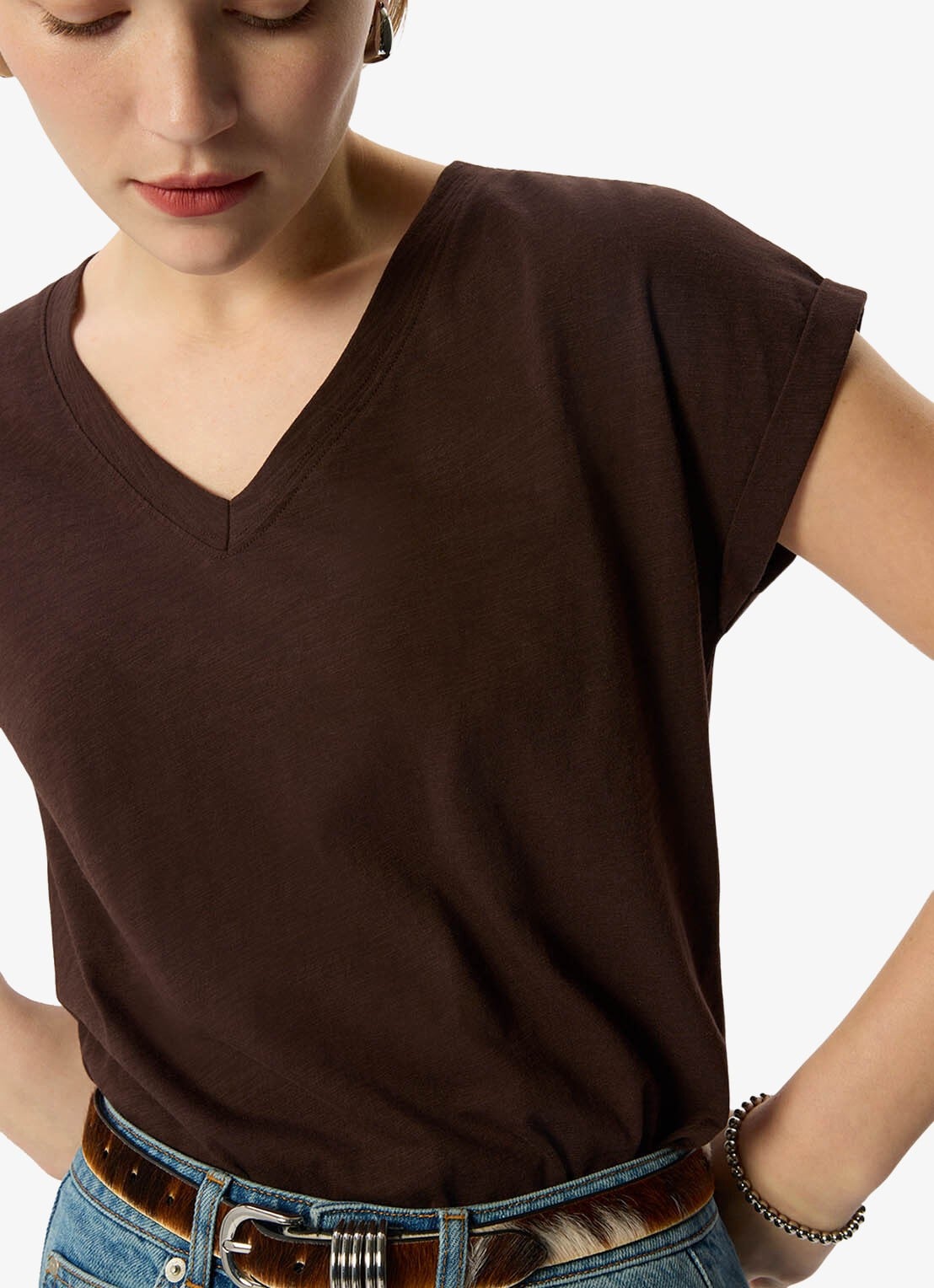Whistles Willa T-shirt met V-hals - detail 4 donkerbruin