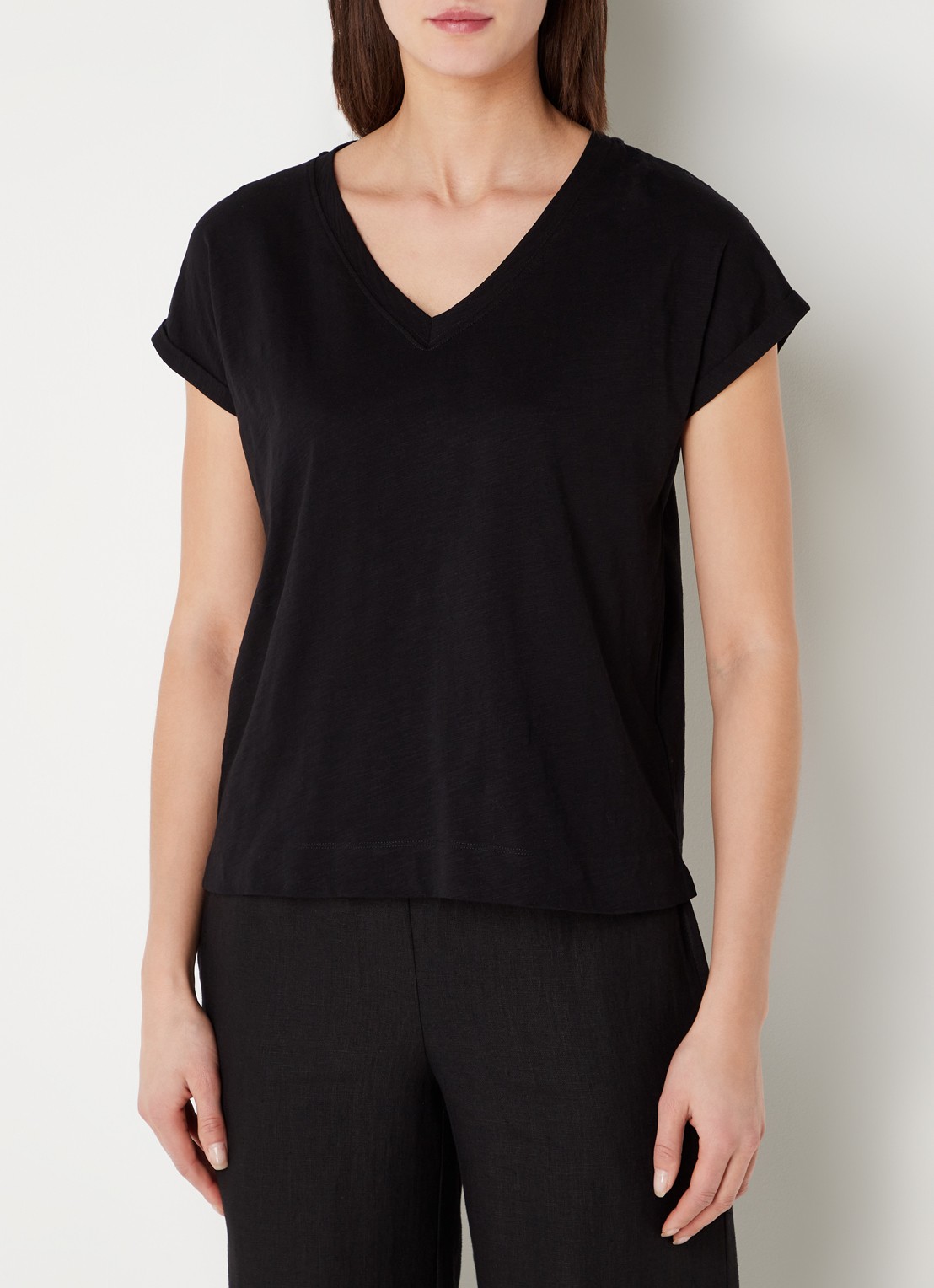 Whistles Willa T-shirt van  katoen met V-hals - detail 2 zwart