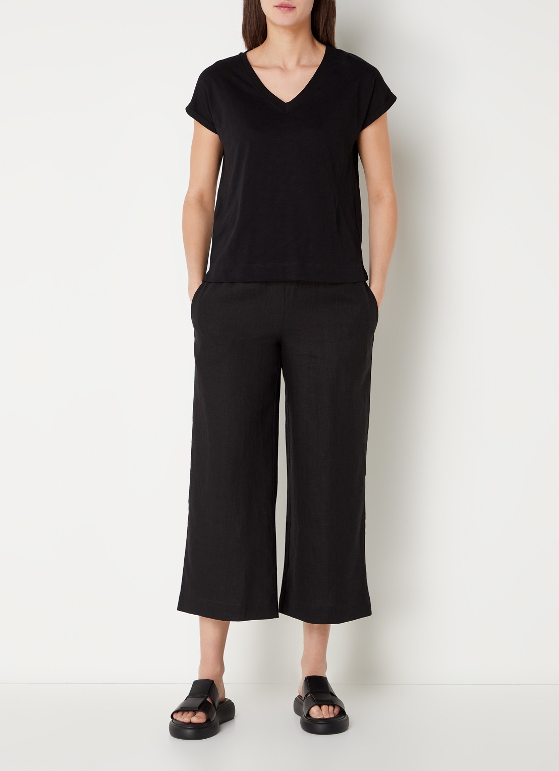 Whistles Willa T-shirt van  katoen met V-hals - voorkant 4 zwart