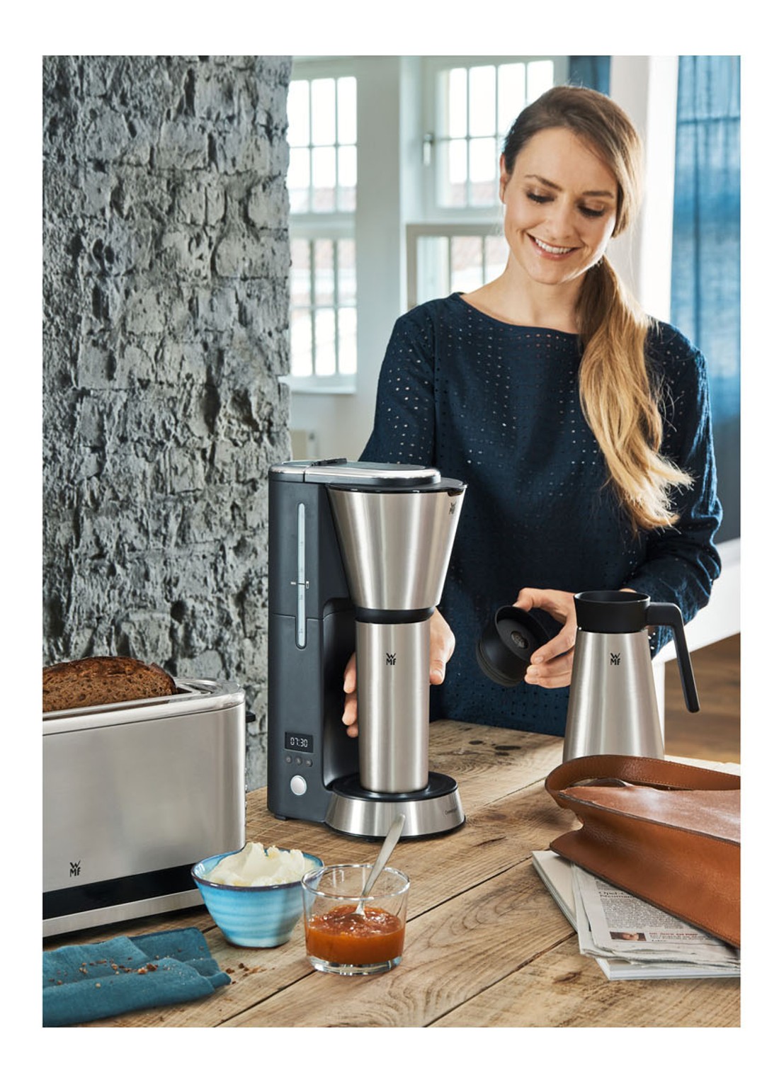 WMF KITCHENminis Aroma koffiezetapparaat met thermo beker 0412260011 - voorkant 7 roestvrijstaal