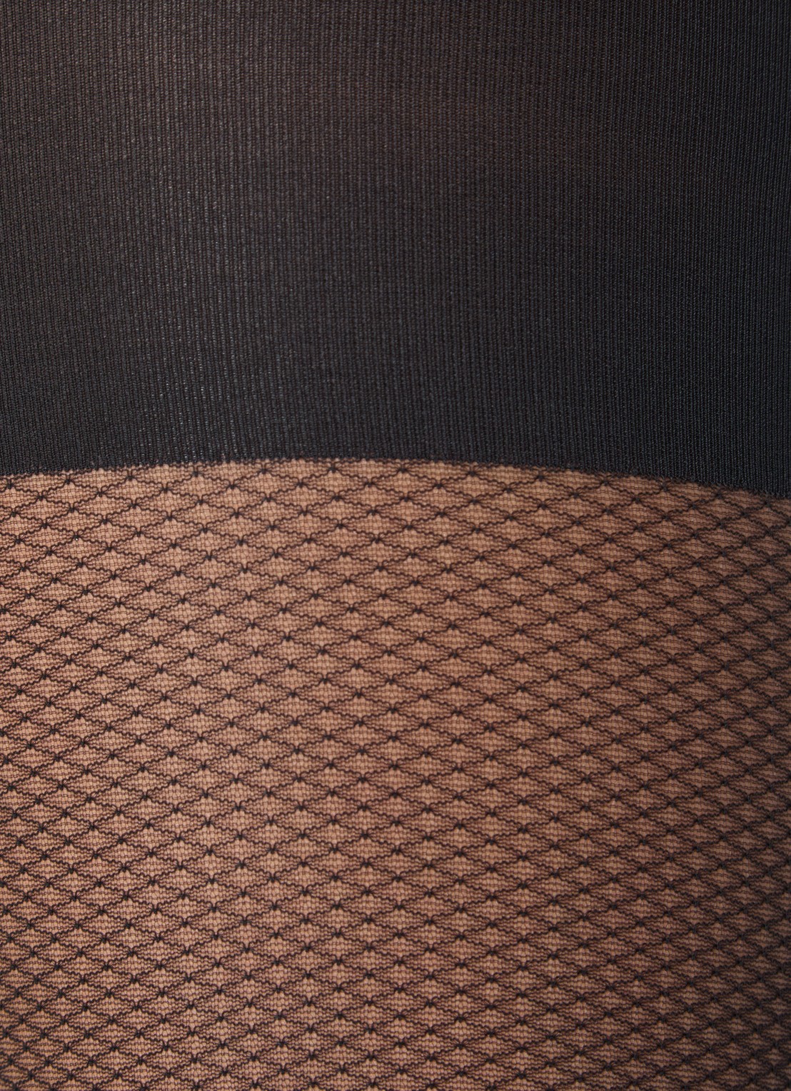 Wolford Backseam Illusion corrigerende netpanty in 30 denier - detail zwart