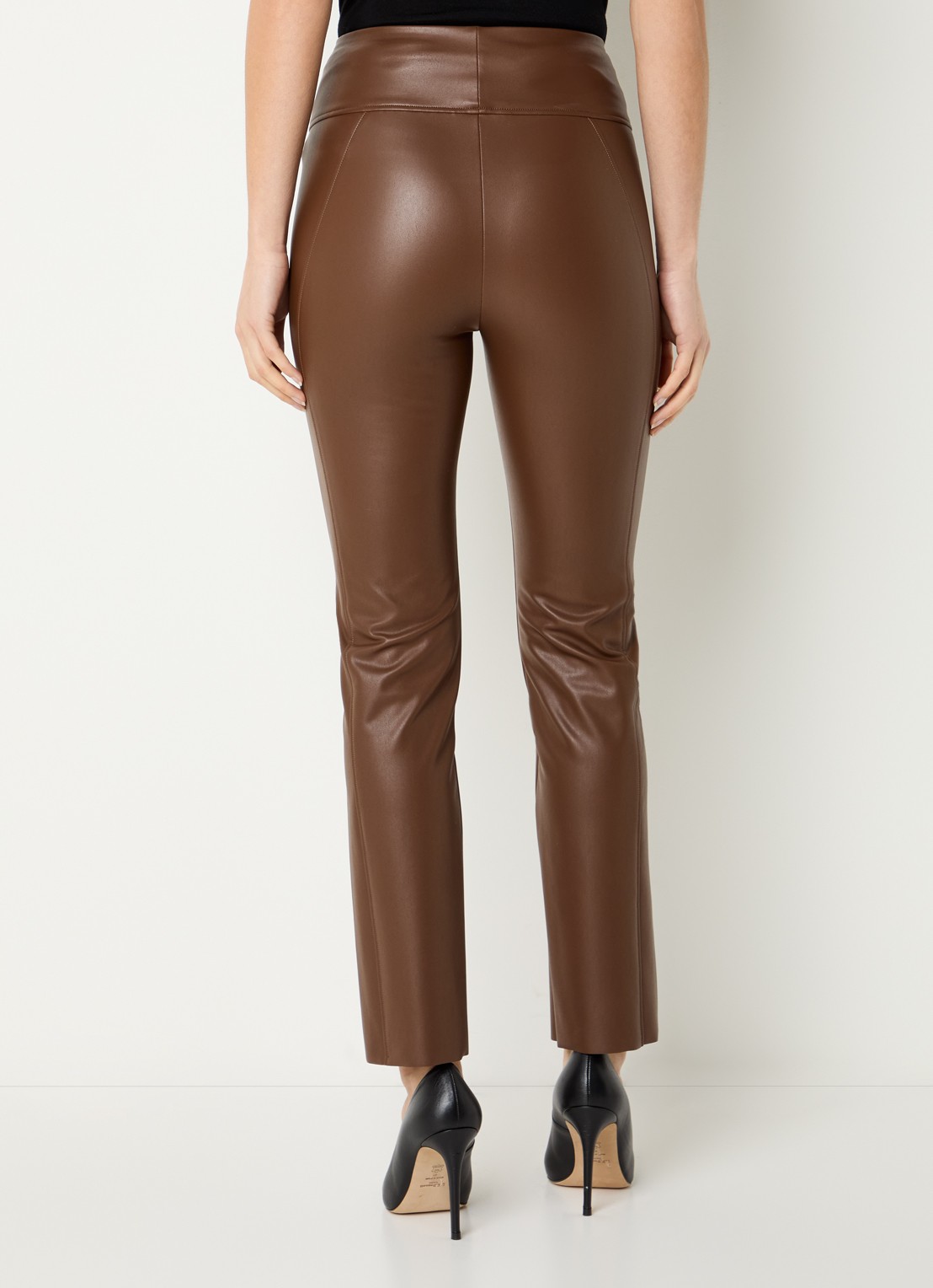 Wolford Edie high waist slim fit broek van imitatieleer - achterkant bruin
