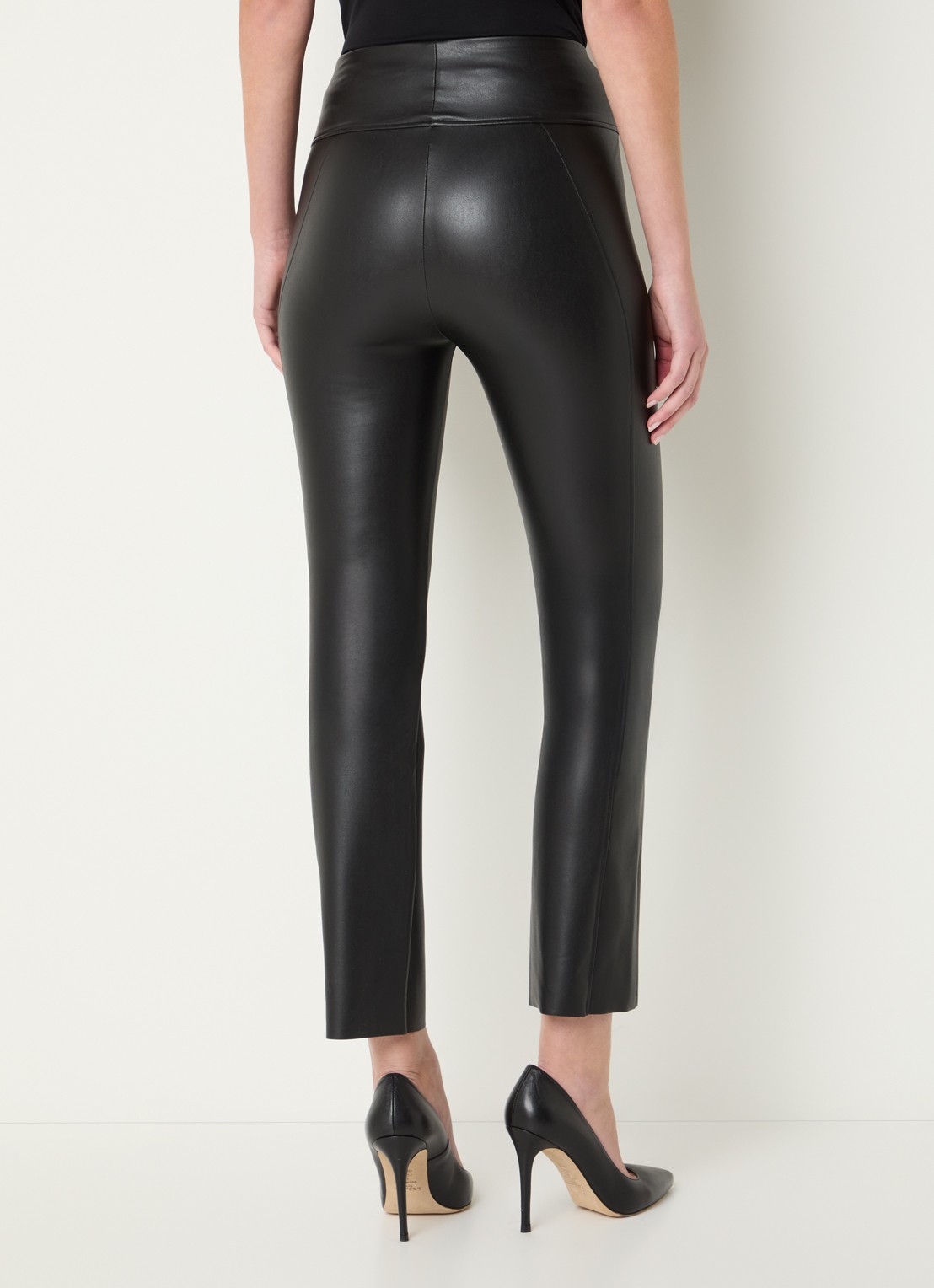 Wolford Edie high waist slim fit broek van imitatieleer - achterkant zwart