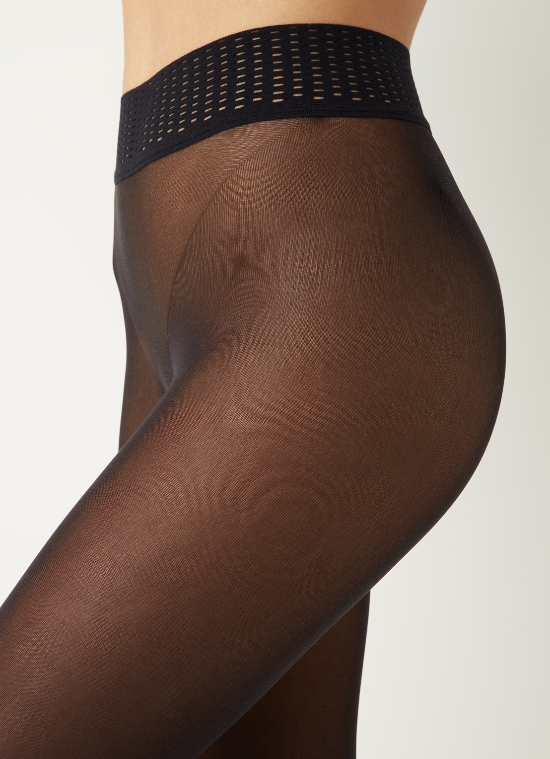 Wolford Fatal Seamless panty in 50 denier - detail 2 diepzwart