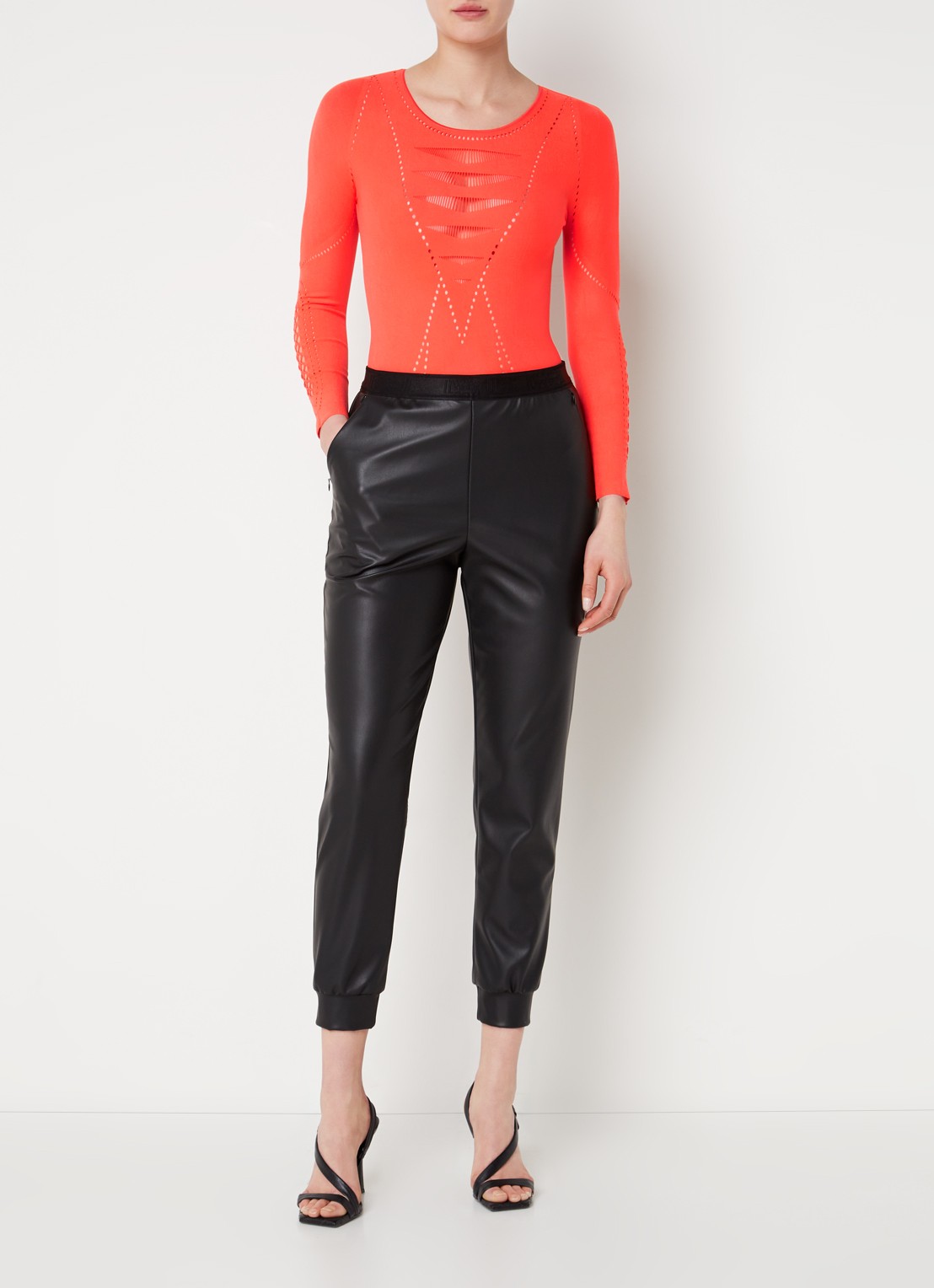 Wolford High waist tapered fit cropped broek van imitatieleer - voorkant 4 zwart