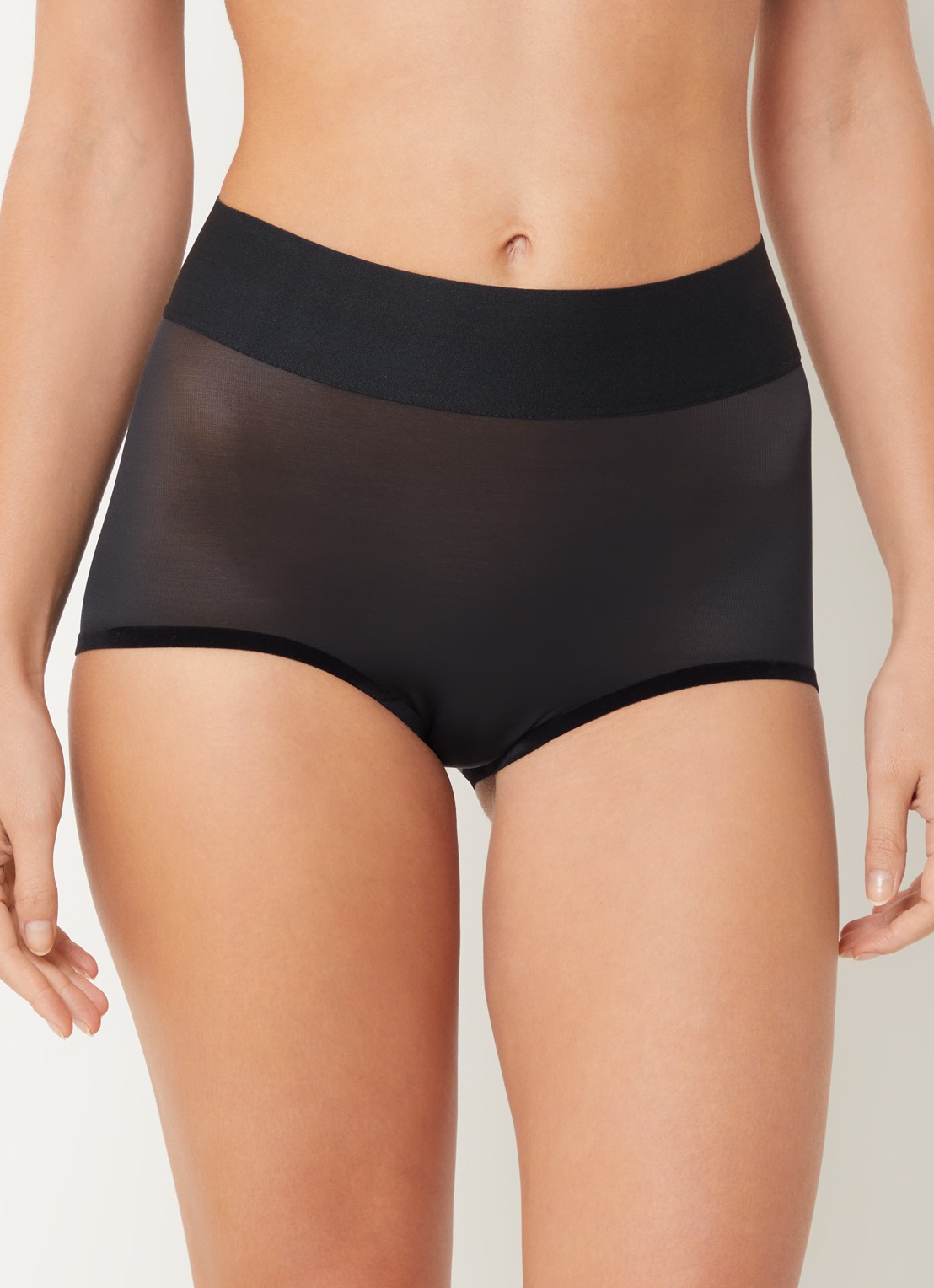 Wolford High waisted corrigerende slip - voorkant 3 zwart