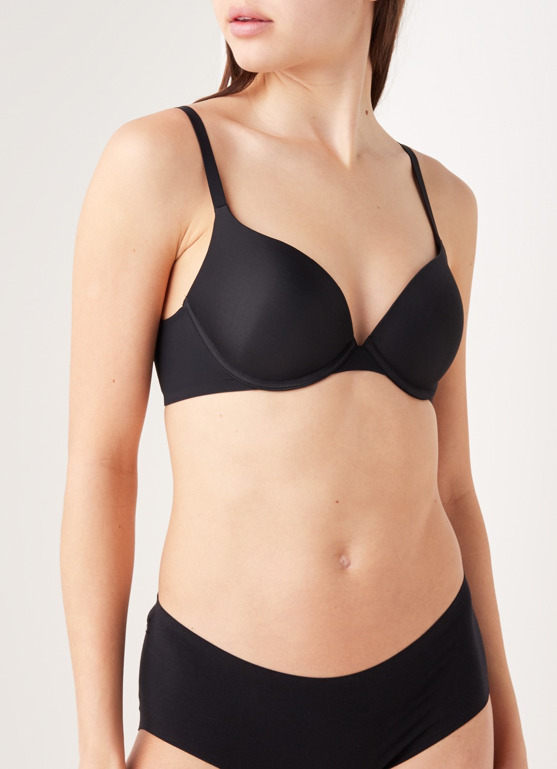 Wolford Pure naadloze push-up bh - detail diepzwart