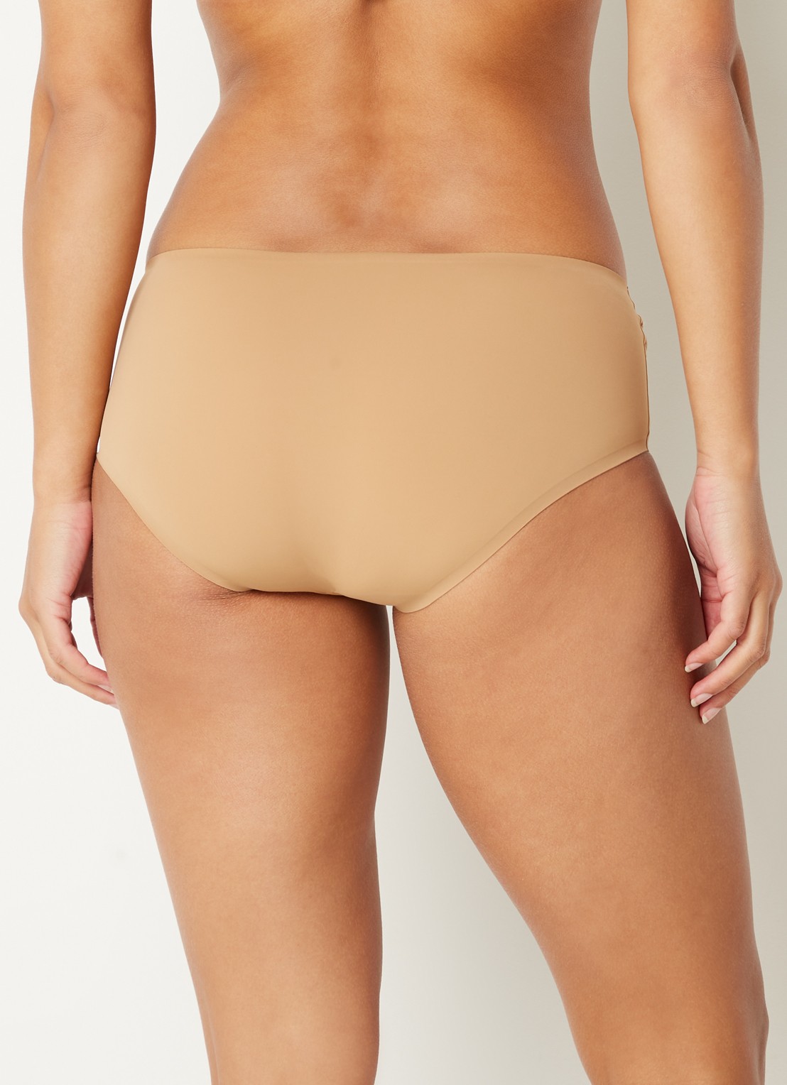 Wolford Pure naadloze slip - achterkant donkerbeige