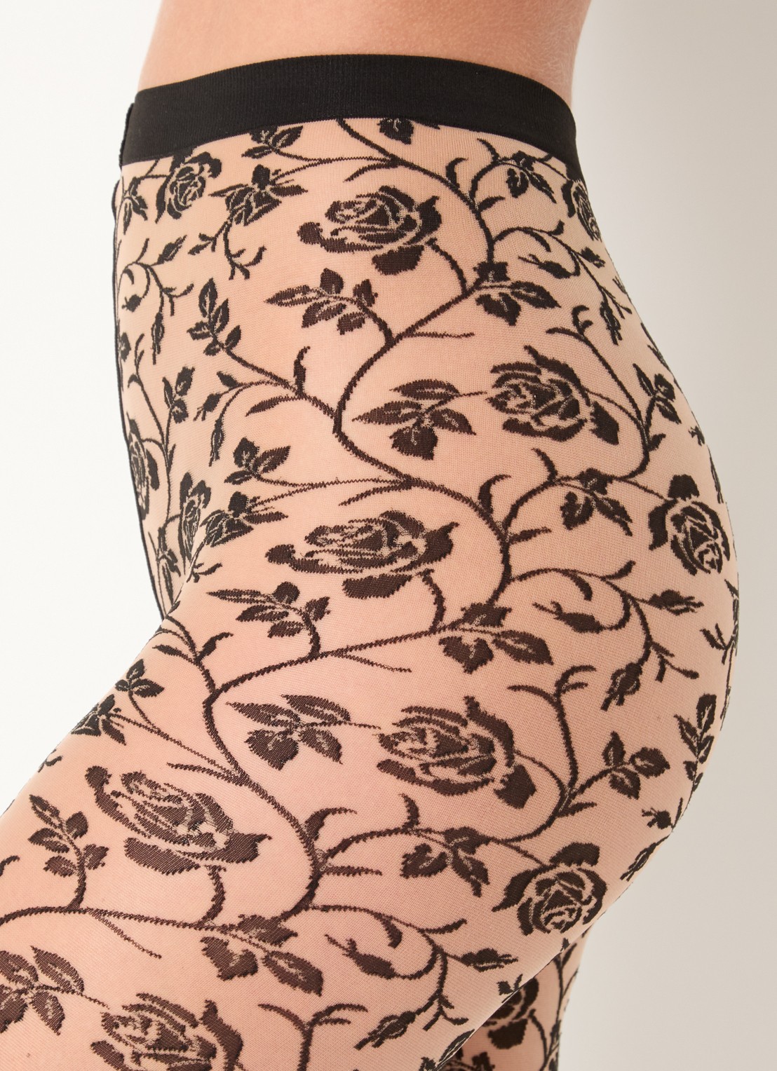 Wolford Rosie panty met bloemenprint in 20 denier - detail 4 grijsmele