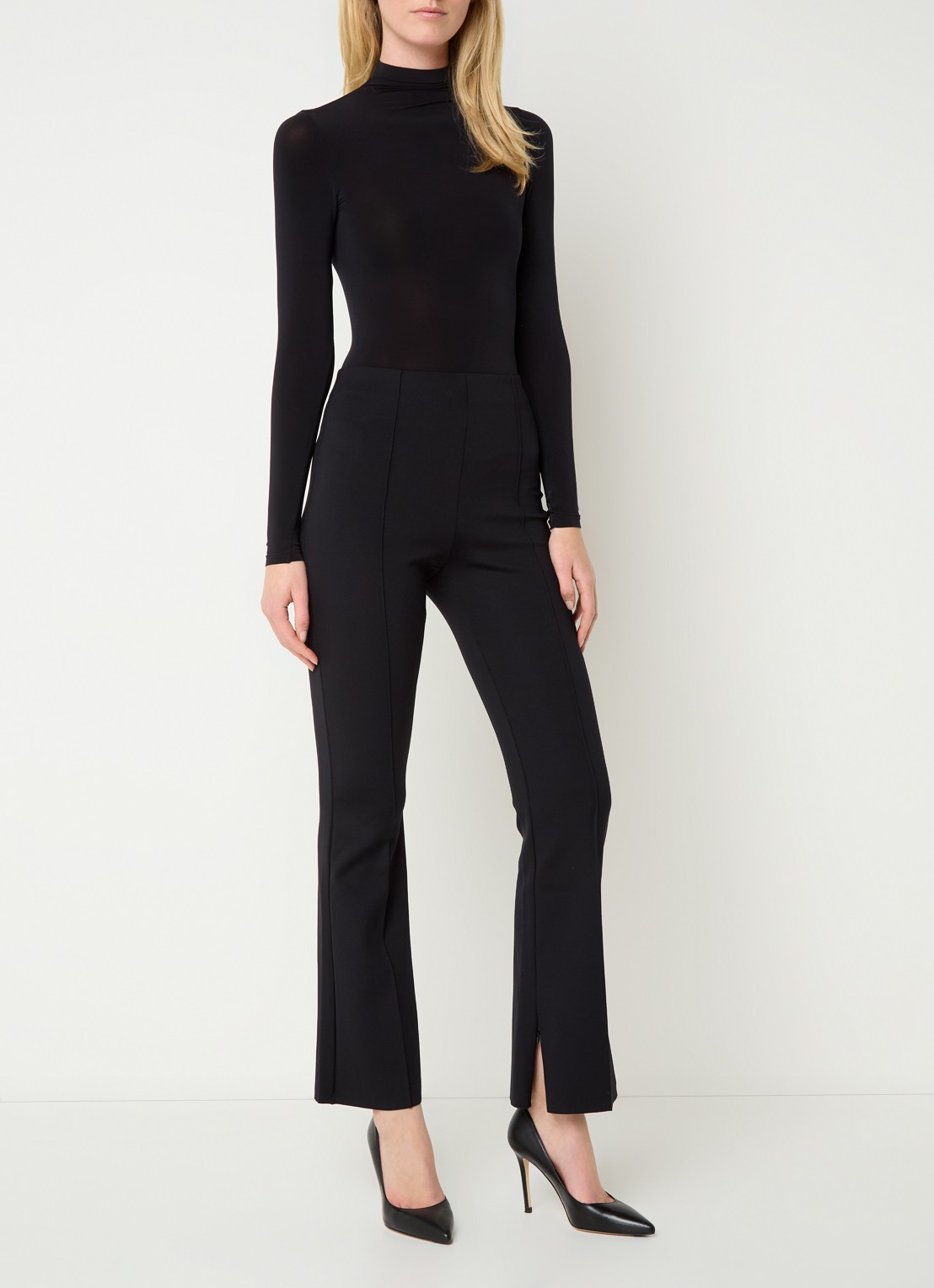 Wolford Scuba high waist flared legging met persplooi - voorkant 3 zwart