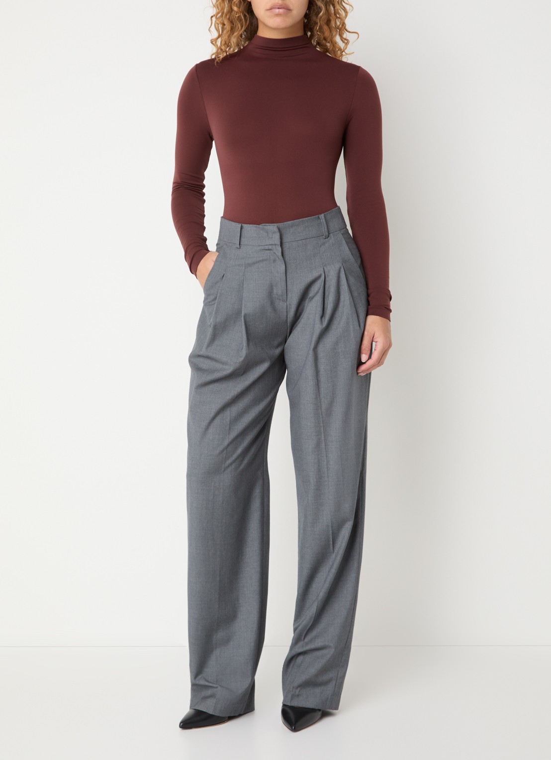 Wolford Shaping stringbody met opengewerkt dessin - voorkant 2 roodbruin
