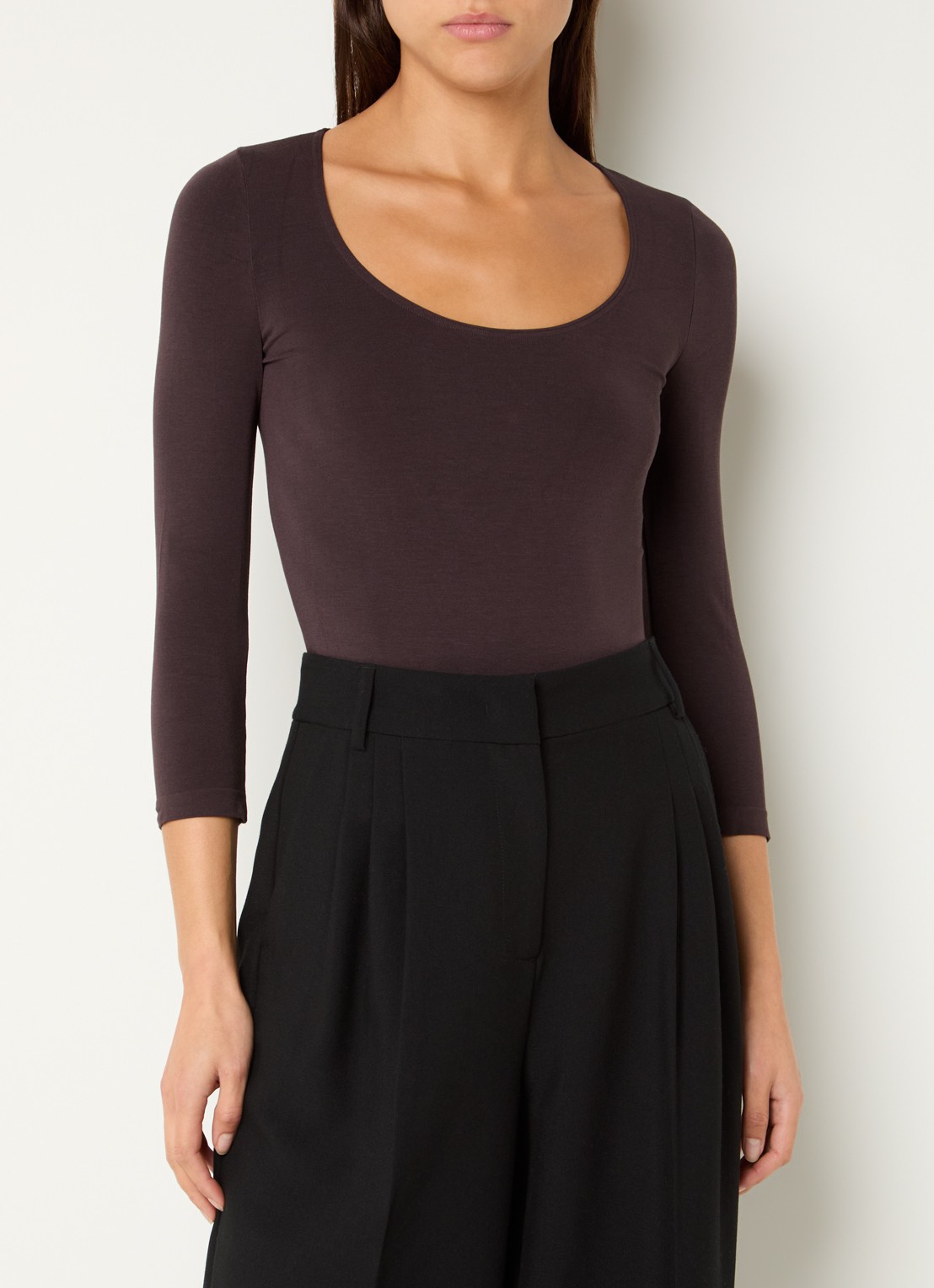 Wolford Tokio stringbody met ronde hals - detail 4 donkerbruin