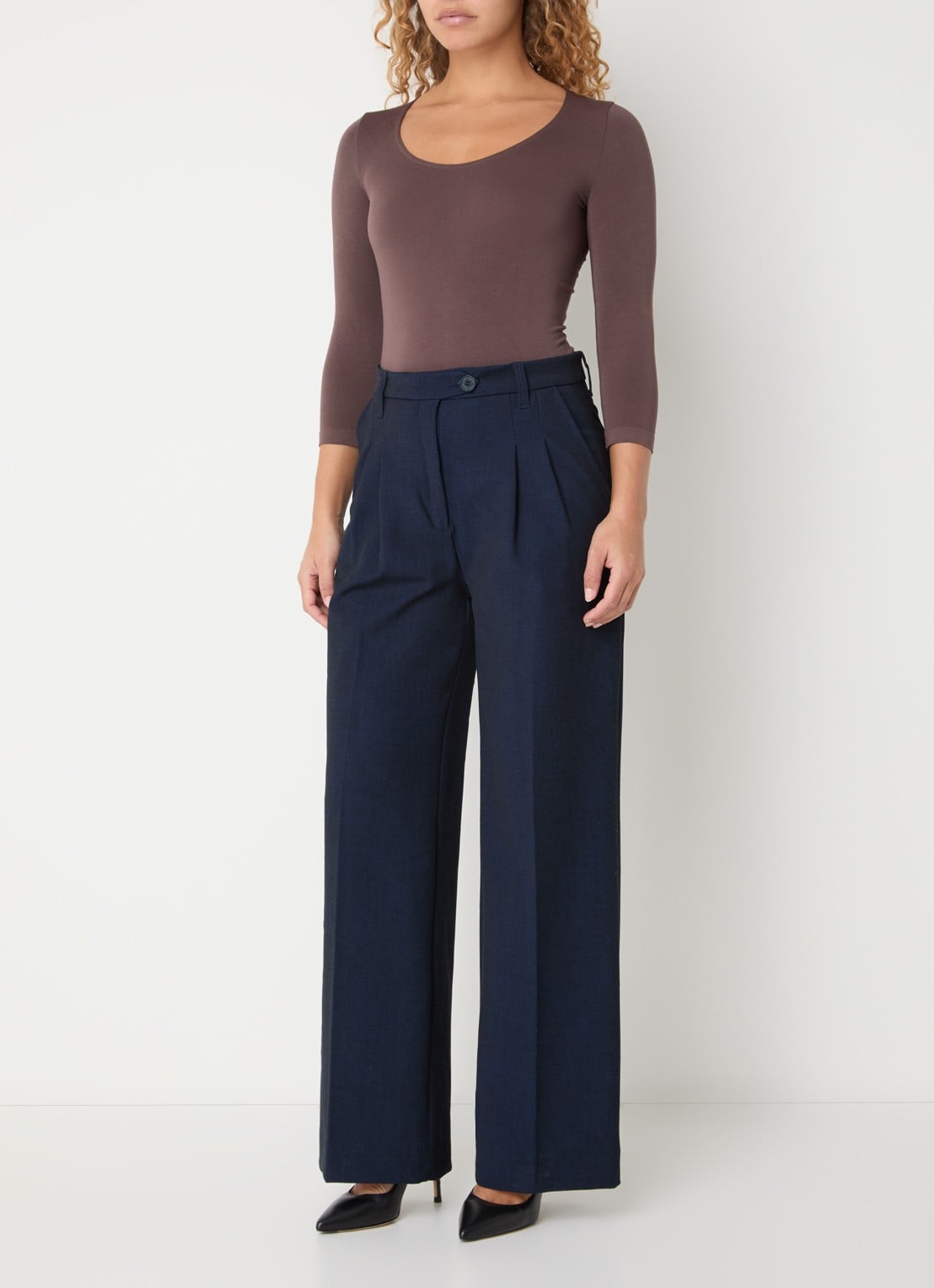 Wolford Tokio stringbody met ronde hals - voorkant 4 bruin