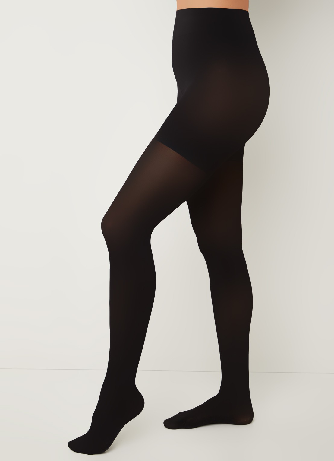 Wolford Tummy corrigerende panty in 66 denier - voorkant 3 zwart