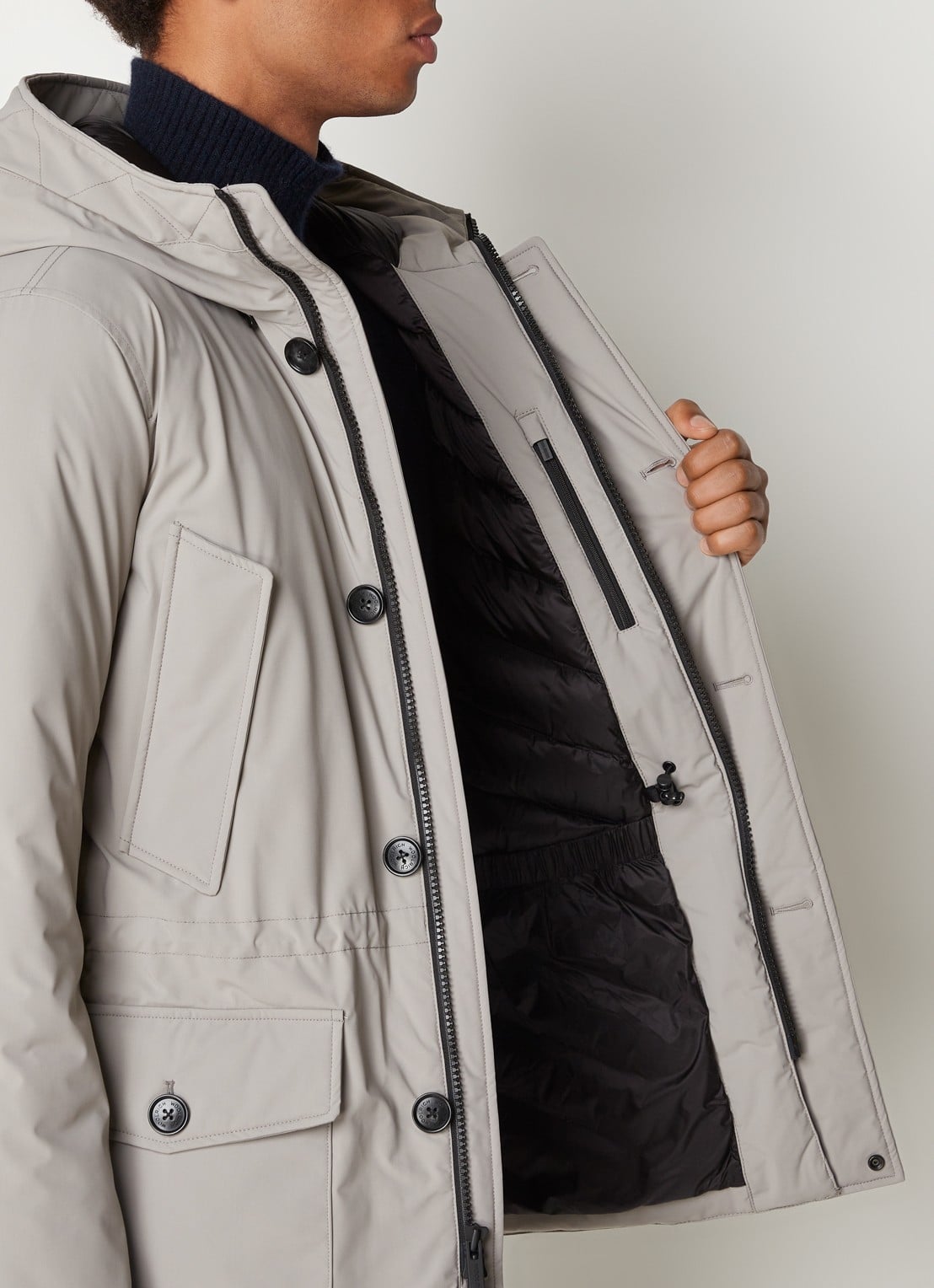 Woolrich Artic parka met donsvulling en klepzakken - detail 3 donkerbeige