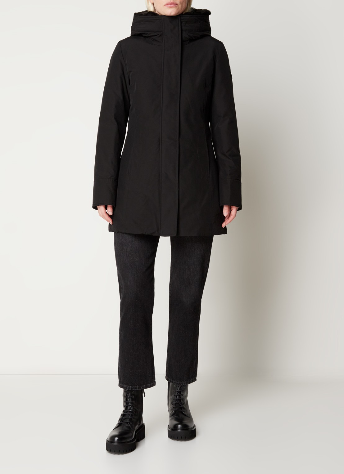 Woolrich Boulder gewatteerde jas met capuchon en steekzakken - voorkant 2 zwart