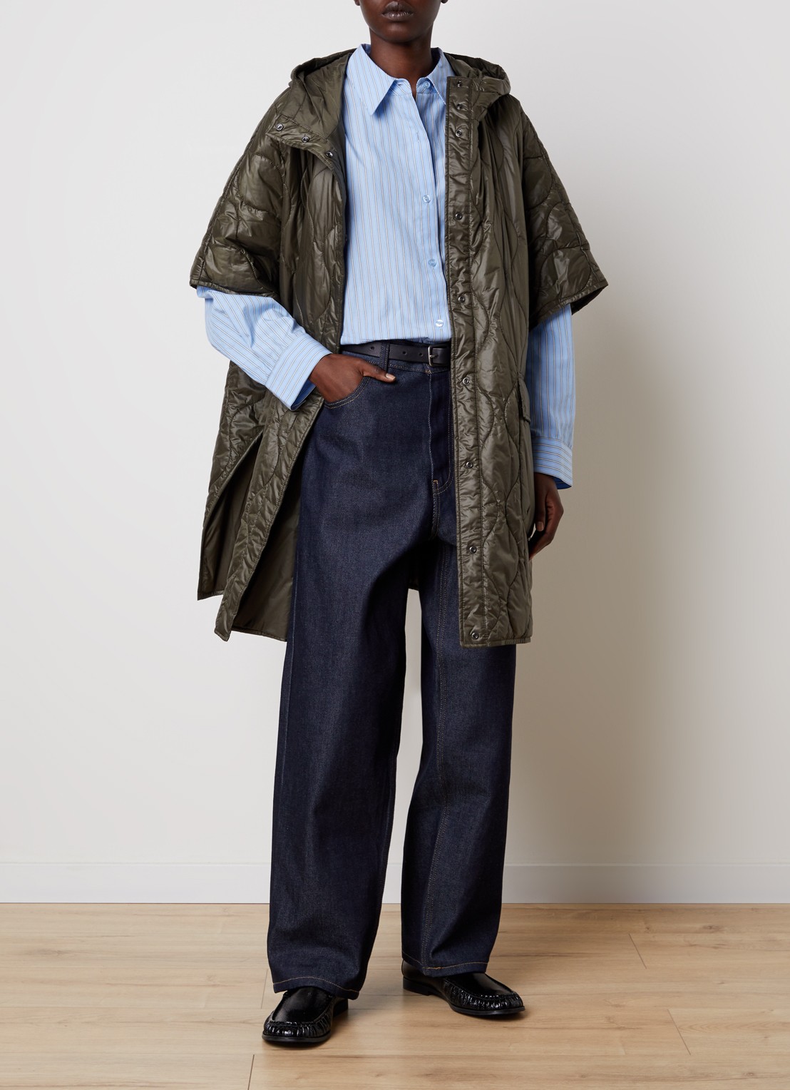 Woolrich Cape met opgestikte zakken en capuchon - voorkant 5 bronsgroen