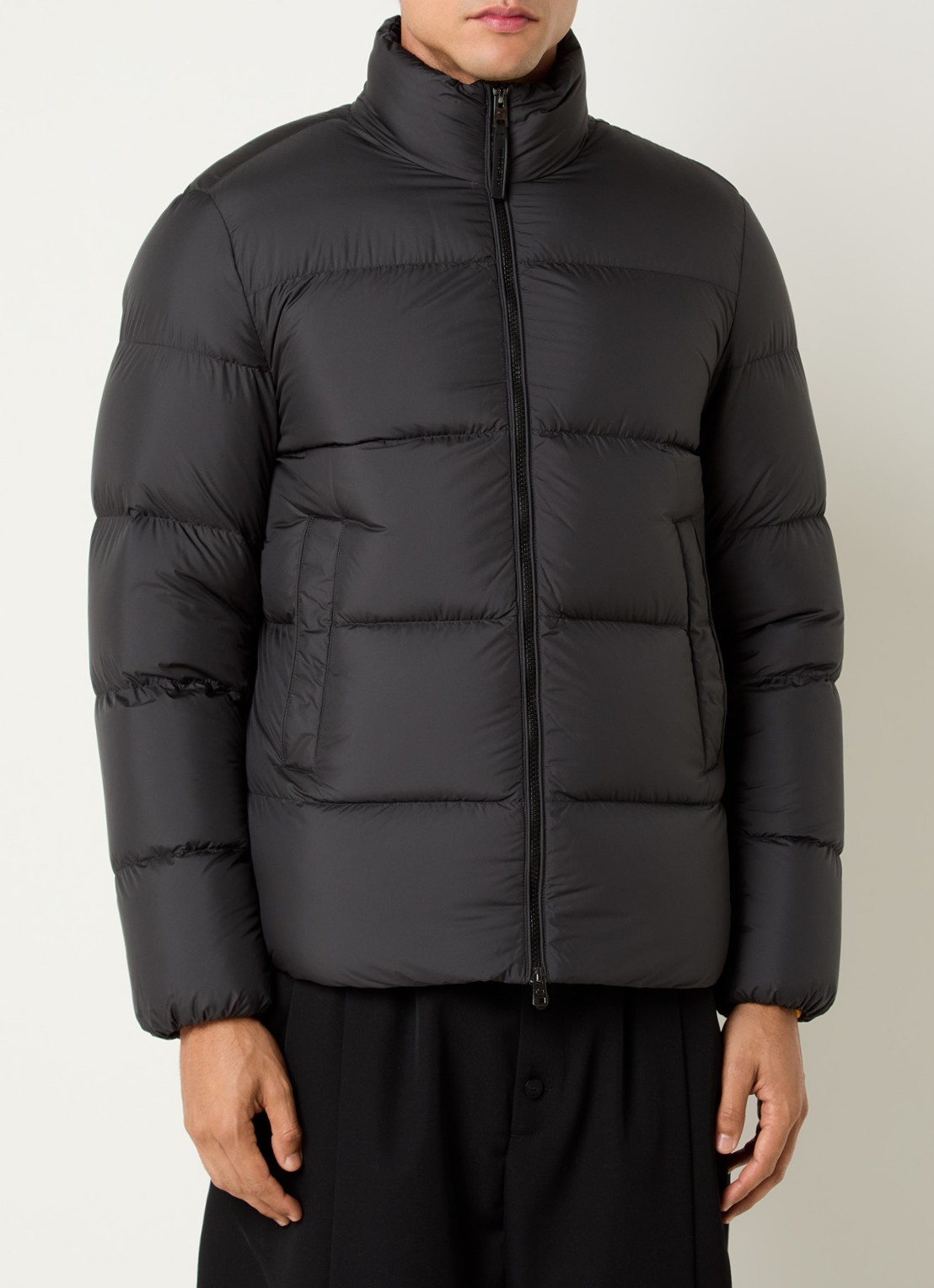 Woolrich Cloud Eagle puffer jack met donsvulling en steekzakken - detail zwart