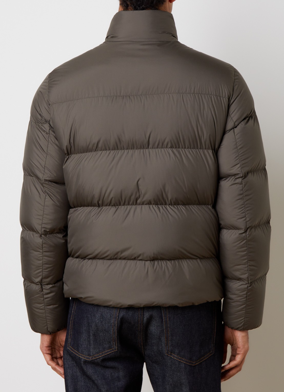 Woolrich Cloud Eagle puffer jack met donsvulling en steekzakken - achterkant legergroen