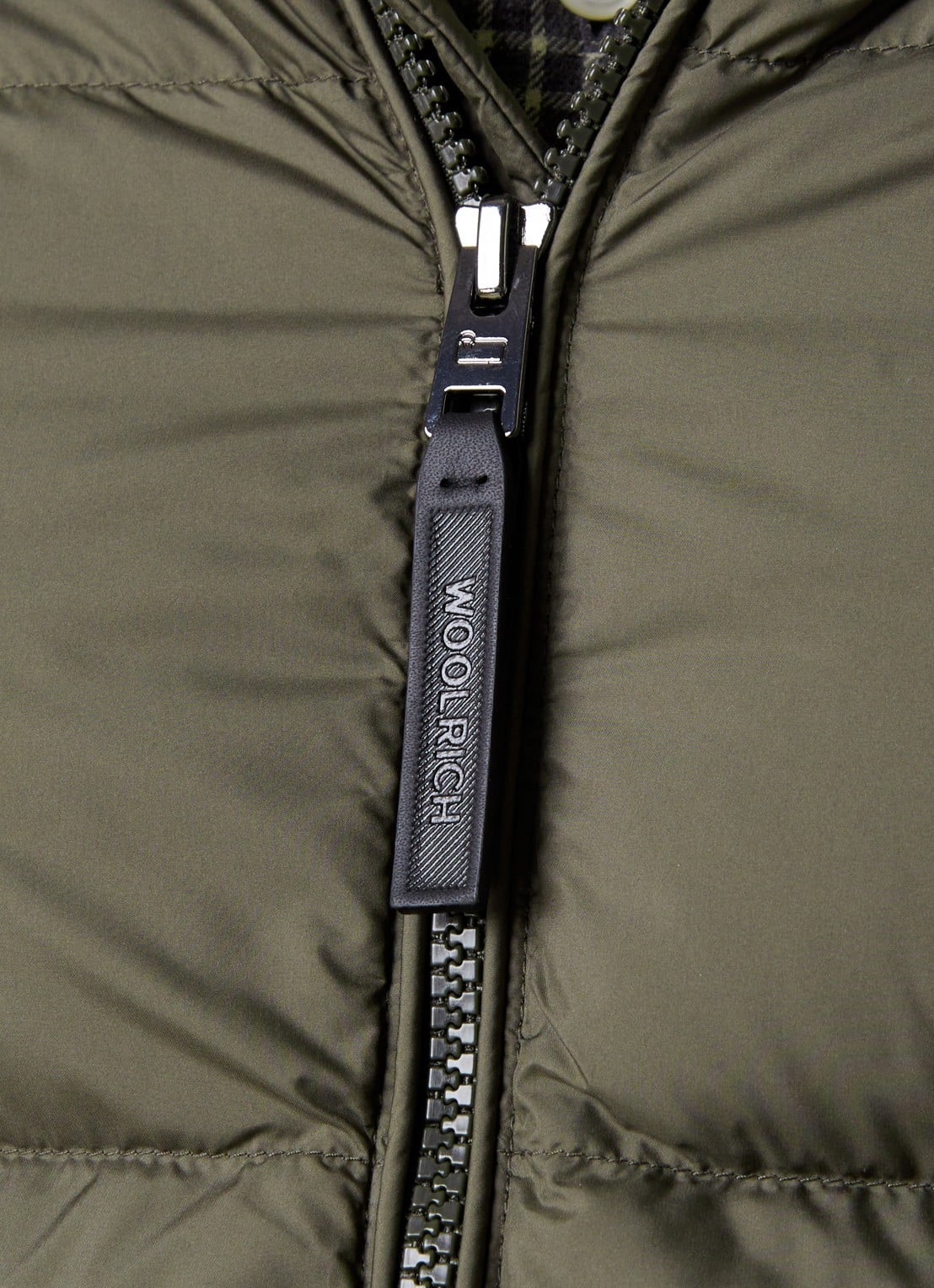 Woolrich Cloud Eagle puffer jack met donsvulling en steekzakken - detail 4 legergroen
