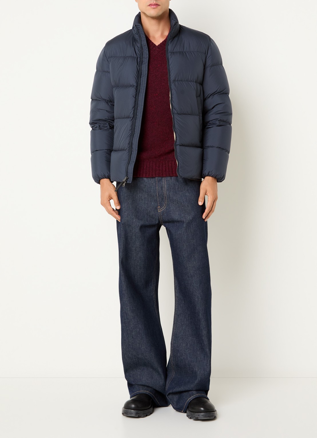 Woolrich Cloud Eagle puffer jack met donsvulling en steekzakken - voorkant 3 donkerblauw