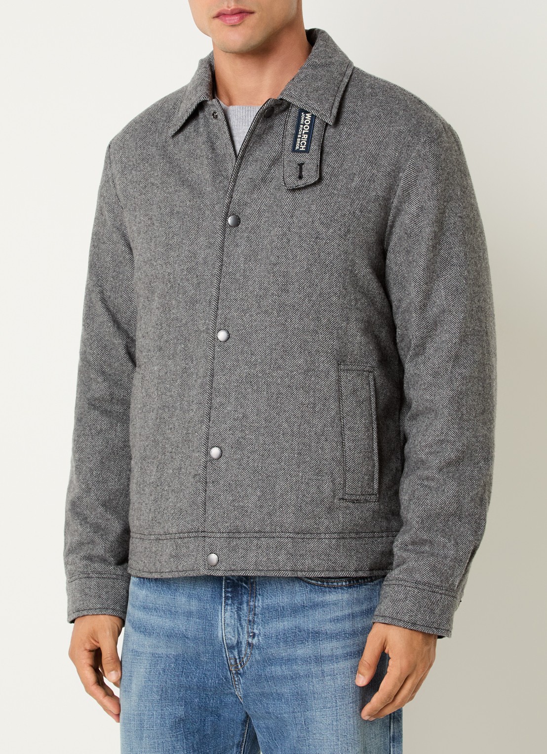 Woolrich Gewatteerd overshirt in wolblend met print - detail 3 grijsmele
