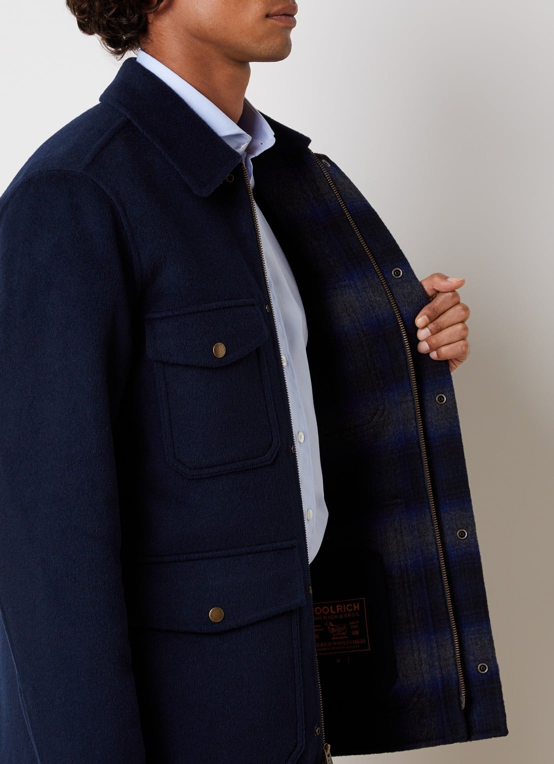 Woolrich Jack in wolblend met klepzakken - detail 2 donkerblauw