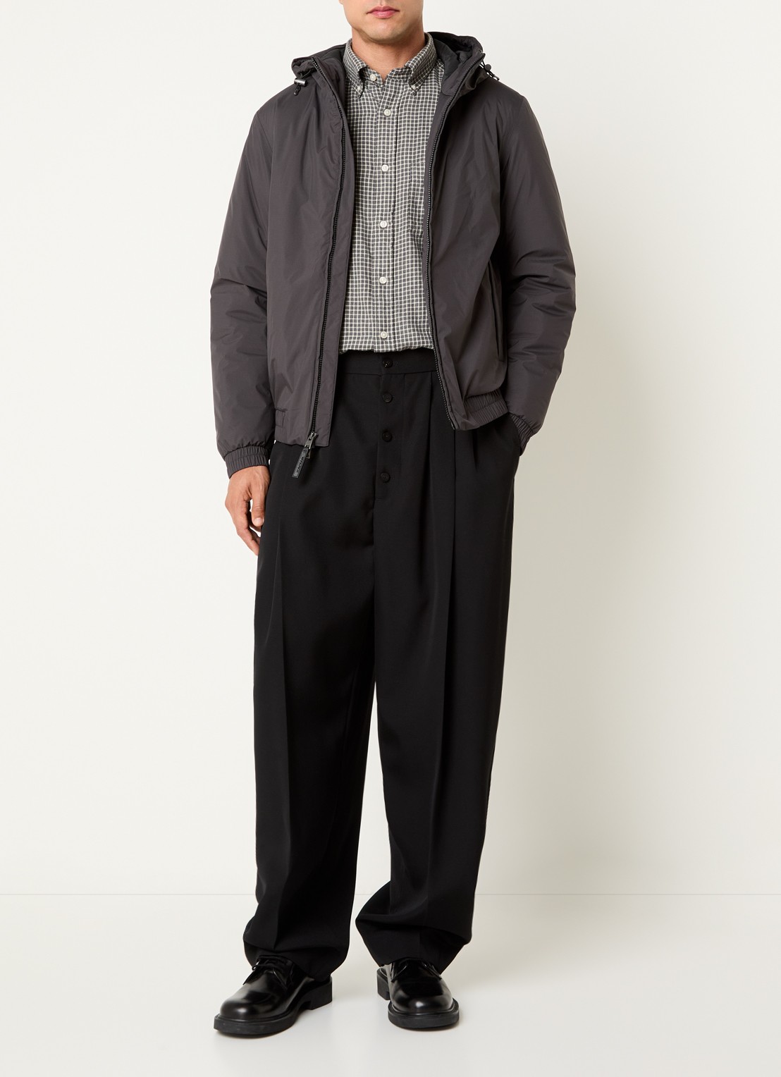 Woolrich Jack met capuchon en waterafstotende coating - voorkant 3 antraciet