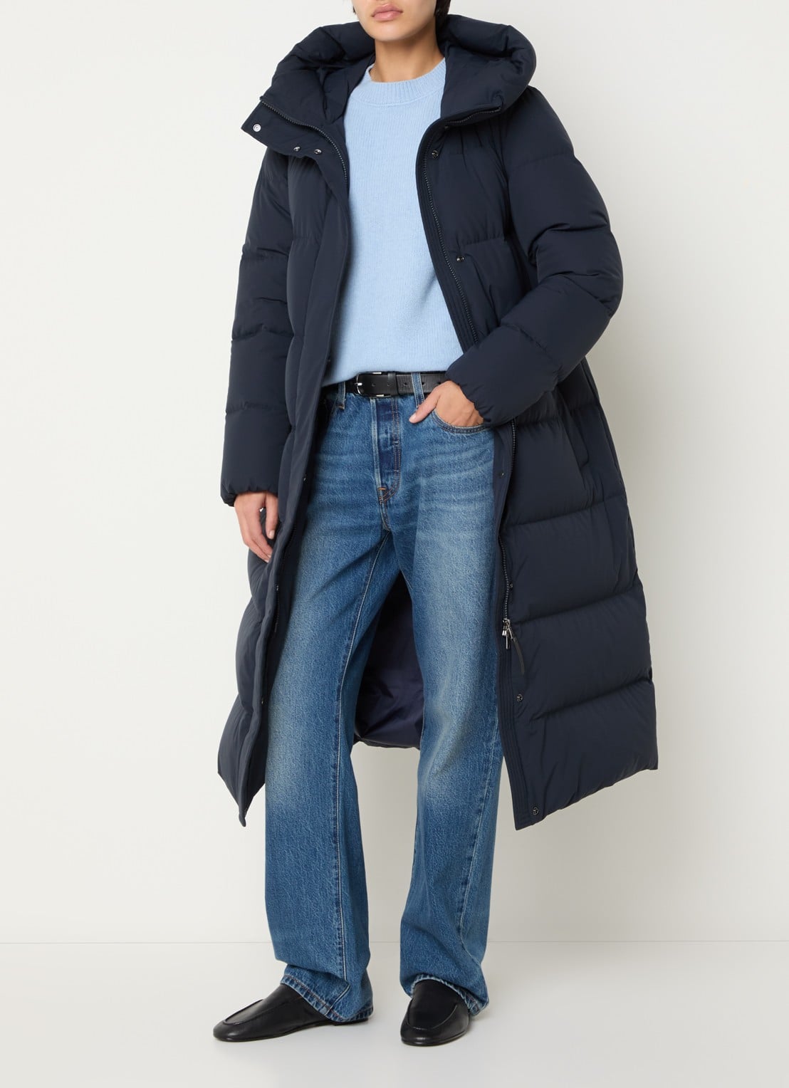 Woolrich Madison longline puffer jack met donsvulling - voorkant 3 donkerblauw