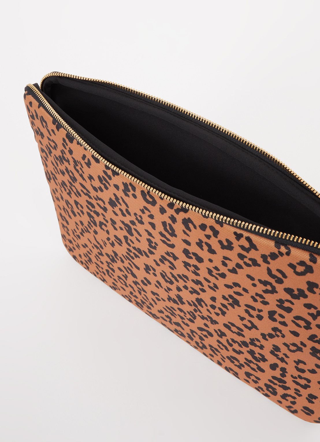 Wouf Agar laptophoes 13 en 14 inch met panterprint - detail oranjebruin