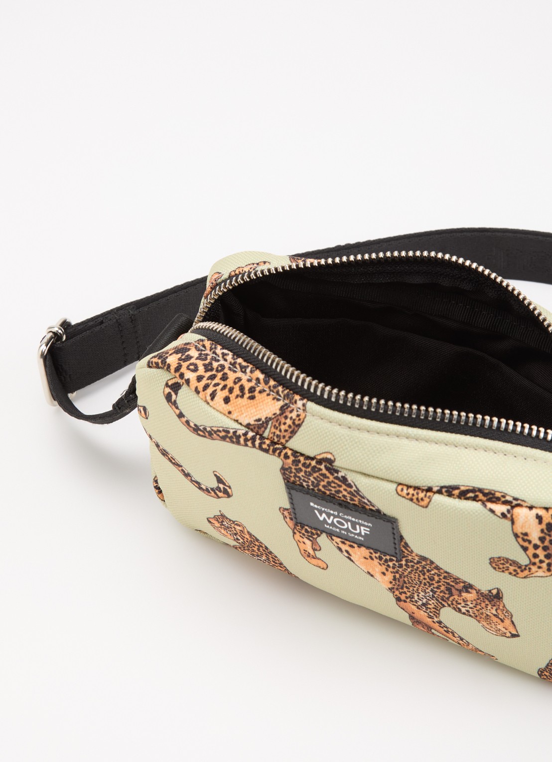 Wouf Avo Leopard Mini crossbodytas met print en verstelbare schouderriem - detail lichtgroen