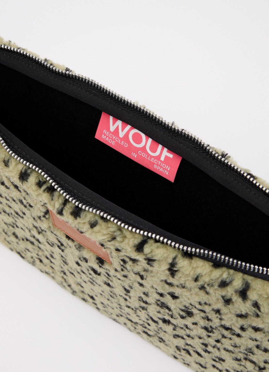Wouf Olivia laptophoes 13 en 14 inch van teddy met print  - detail 2 mosgroen