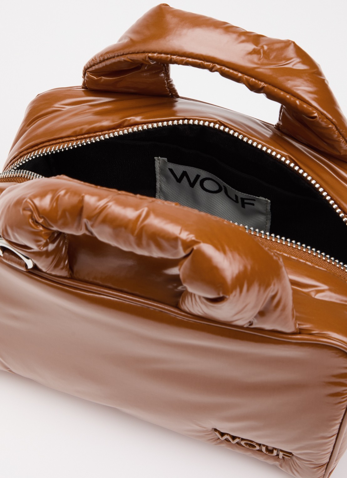 Wouf Sienna schoudertas met logo en afneembare schouderriem - detail roestbruin