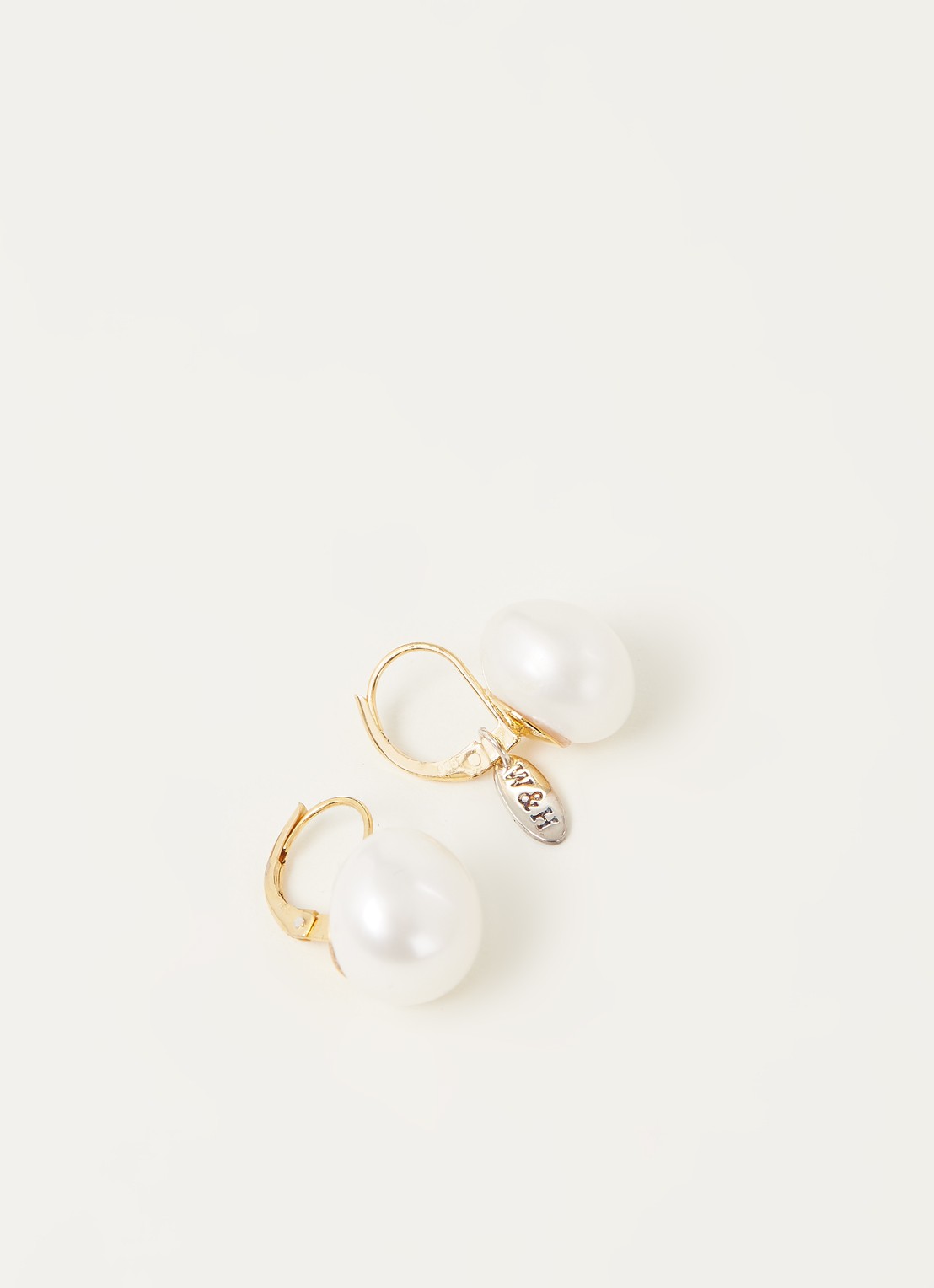Wouters & Hendrix Oorhangers met zoetwaterparel - voorkant 3 goud
