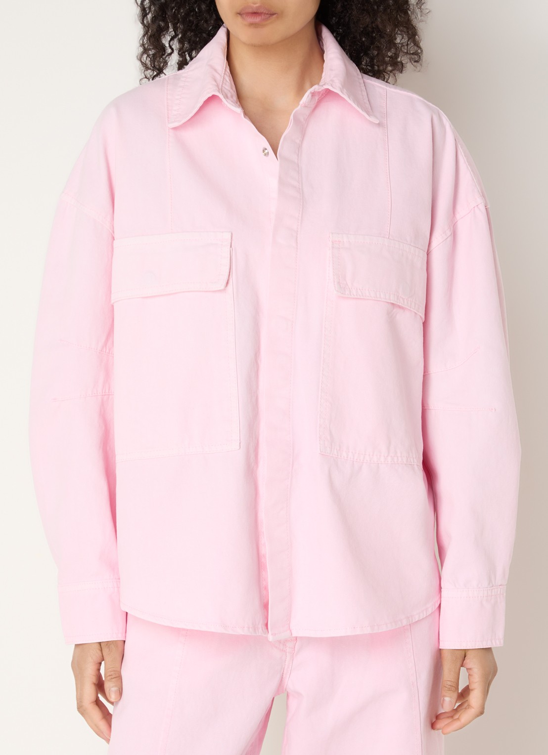 WRSTBHVR Bets blouse van denim met borstzakken - achterkant lichtroze