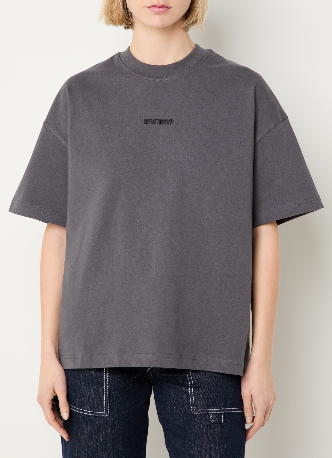 WRSTBHVR Garm T-shirt met logo- en backprint - achterkant 2 middengrijs